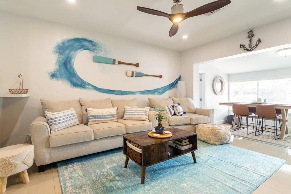 Central Nautical Themed 4 bed 2 bath Home — 18