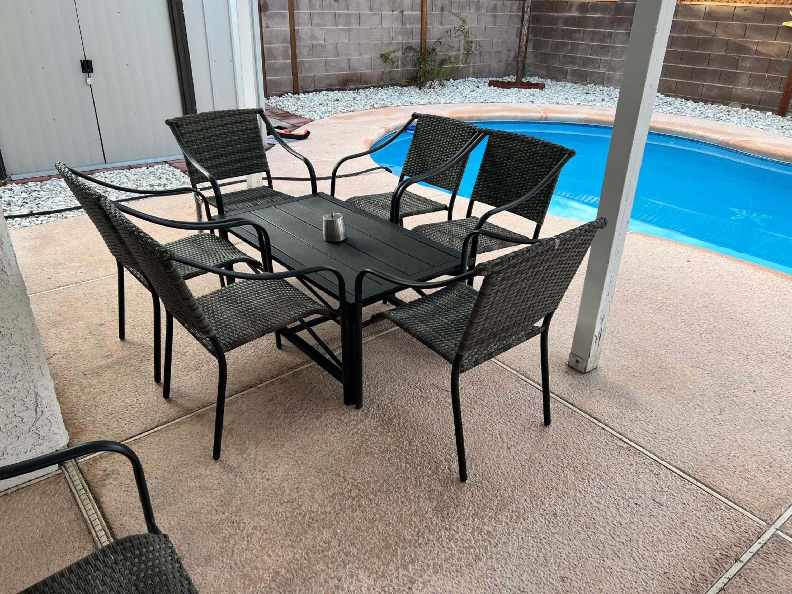 Large Pool & Patio Cozy Single Story Family House — 2