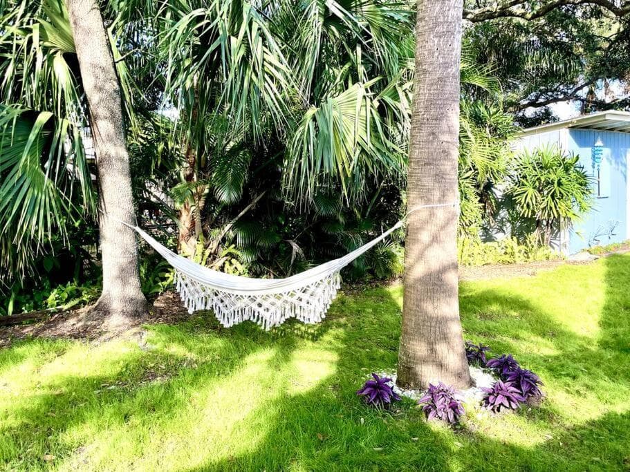 Cozy sanctuary minutes from the bay and beaches — 12