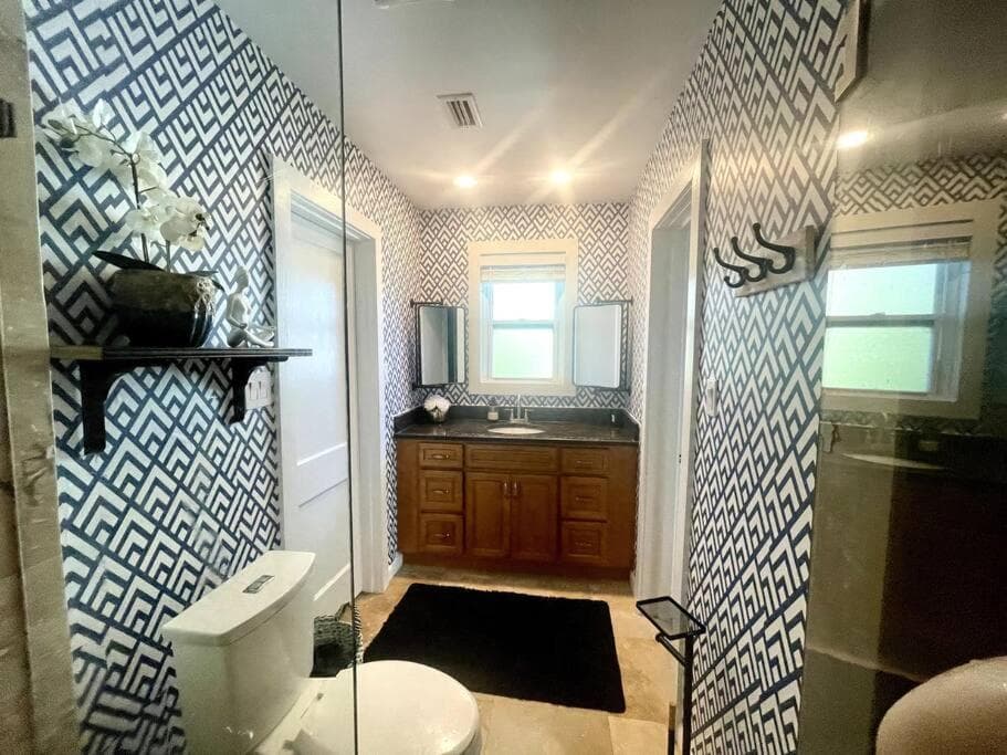 Cozy sanctuary minutes from the bay and beaches — 15