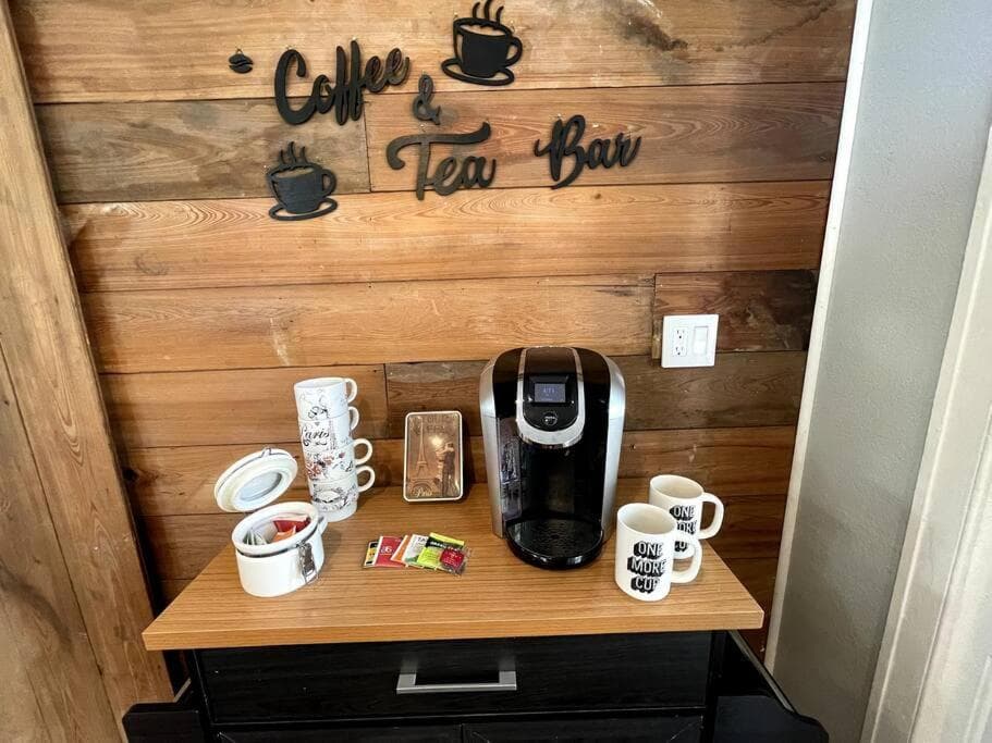 Cozy sanctuary minutes from the bay and beaches — 19