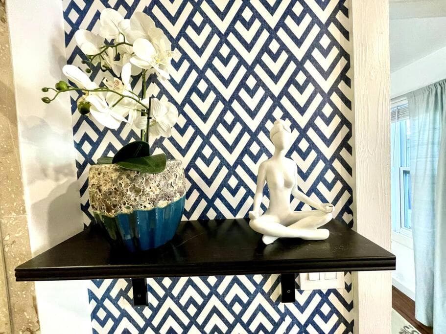 Cozy sanctuary minutes from the bay and beaches — 17