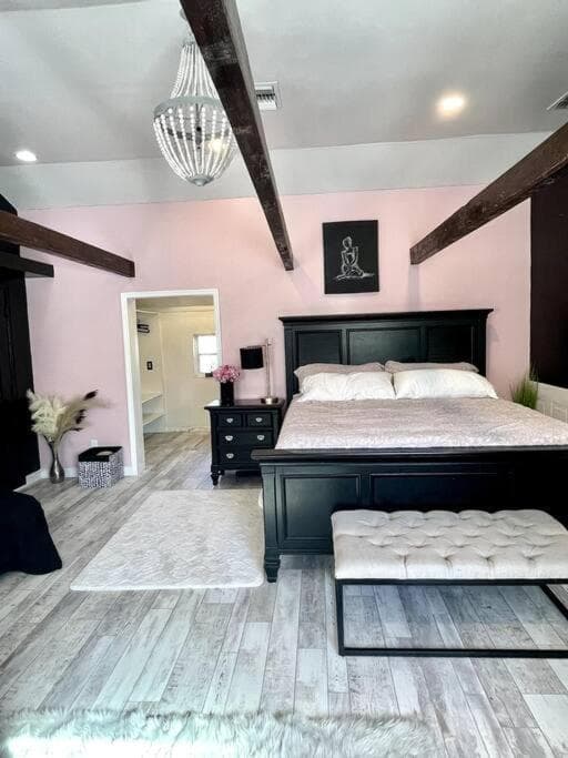 Cozy sanctuary minutes from the bay and beaches — 25