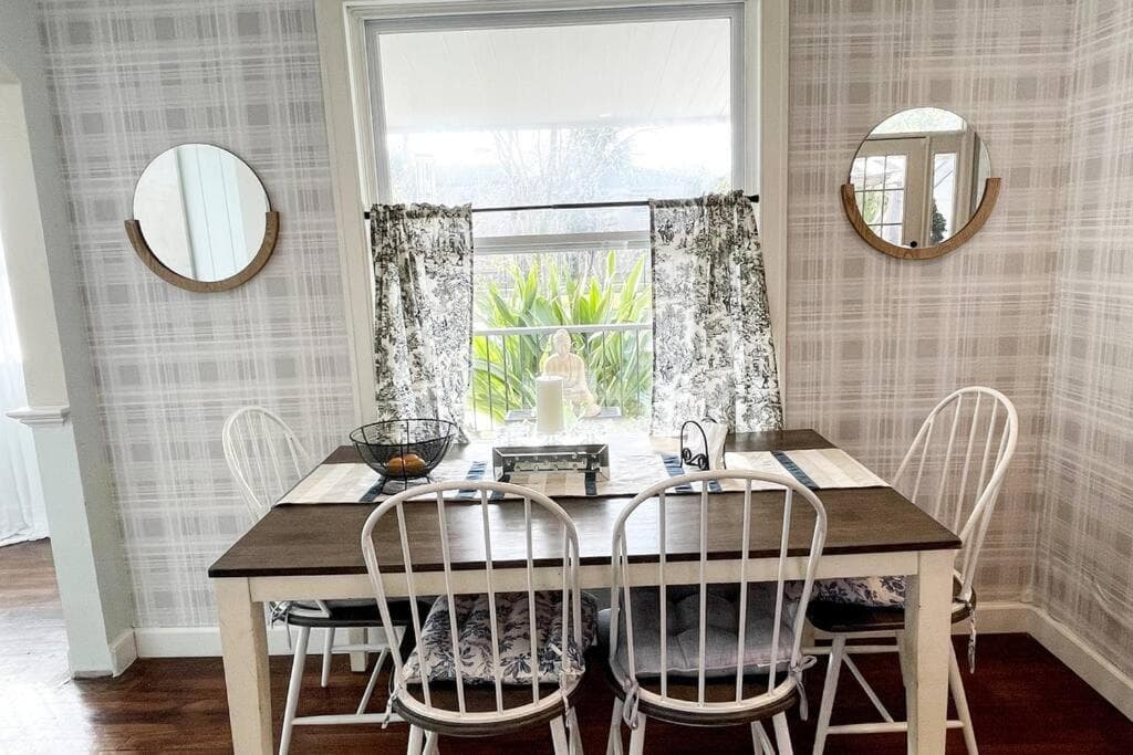 Cozy sanctuary minutes from the bay and beaches — 5