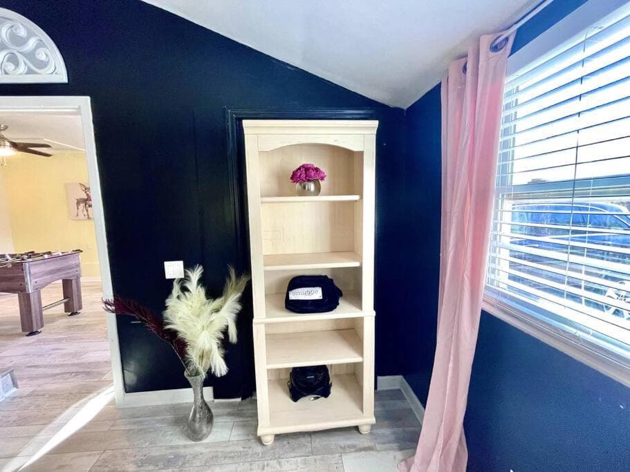 Cozy sanctuary minutes from the bay and beaches — 7