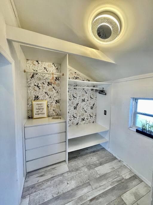 Cozy sanctuary minutes from the bay and beaches — 11