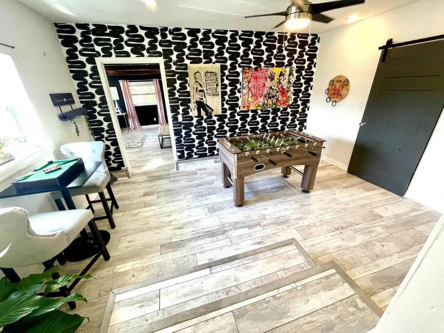 Cozy sanctuary minutes from the bay and beaches — 21