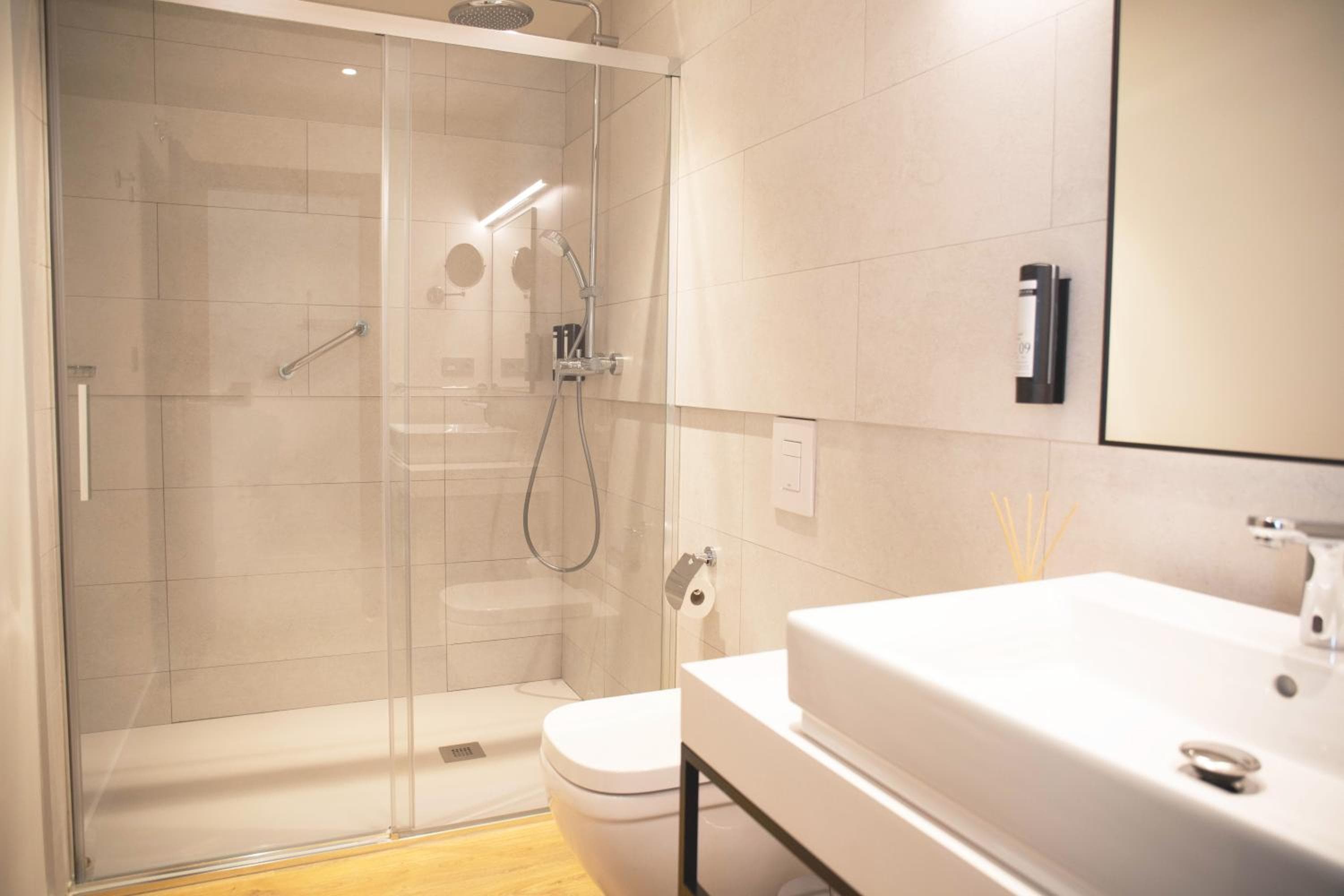 nQn Aparts & Suites Sevilla — 25