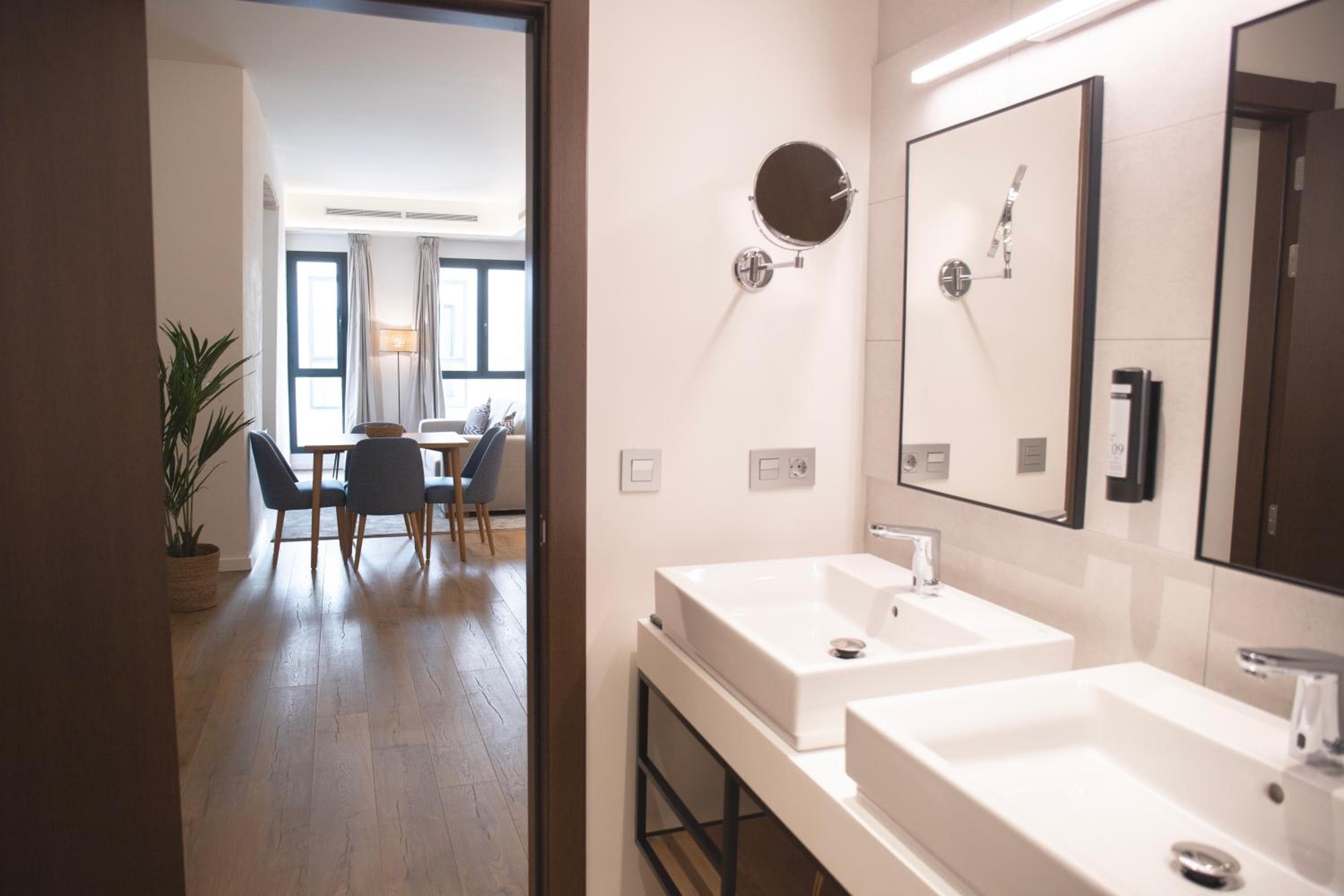 nQn Aparts & Suites Sevilla — 4