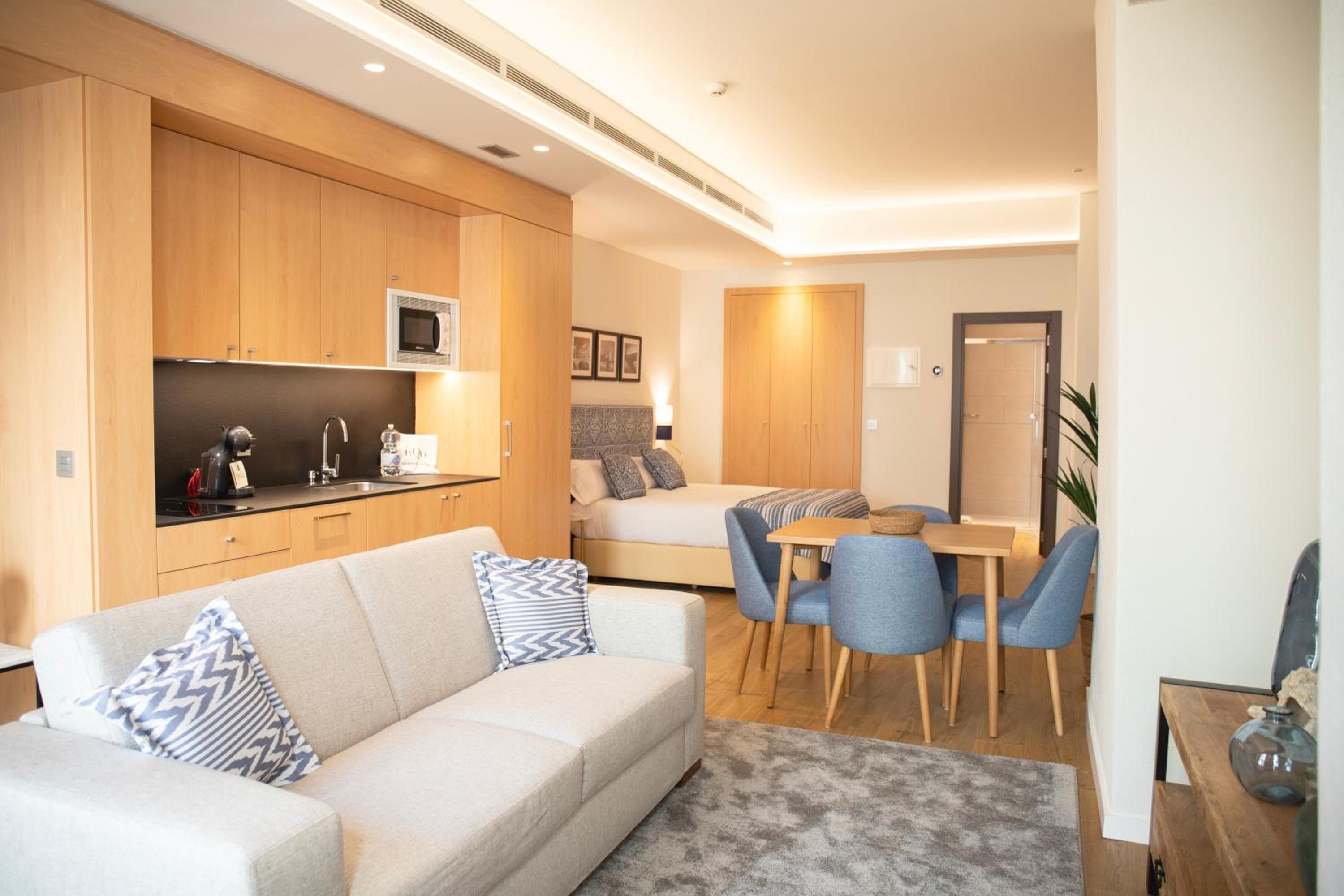 nQn Aparts & Suites Sevilla — 10