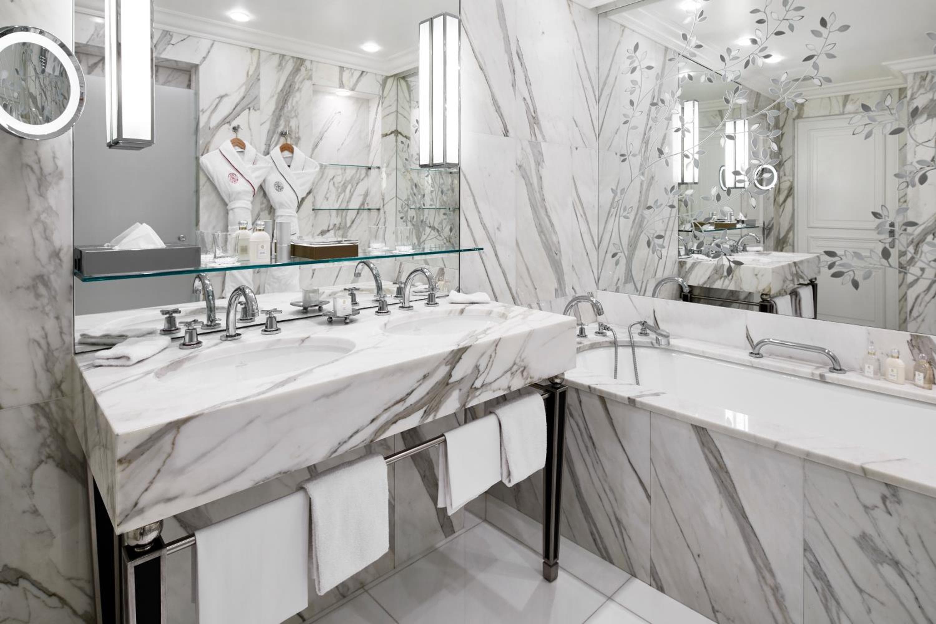 Hôtel Plaza Athénée - Dorchester Collection — 15