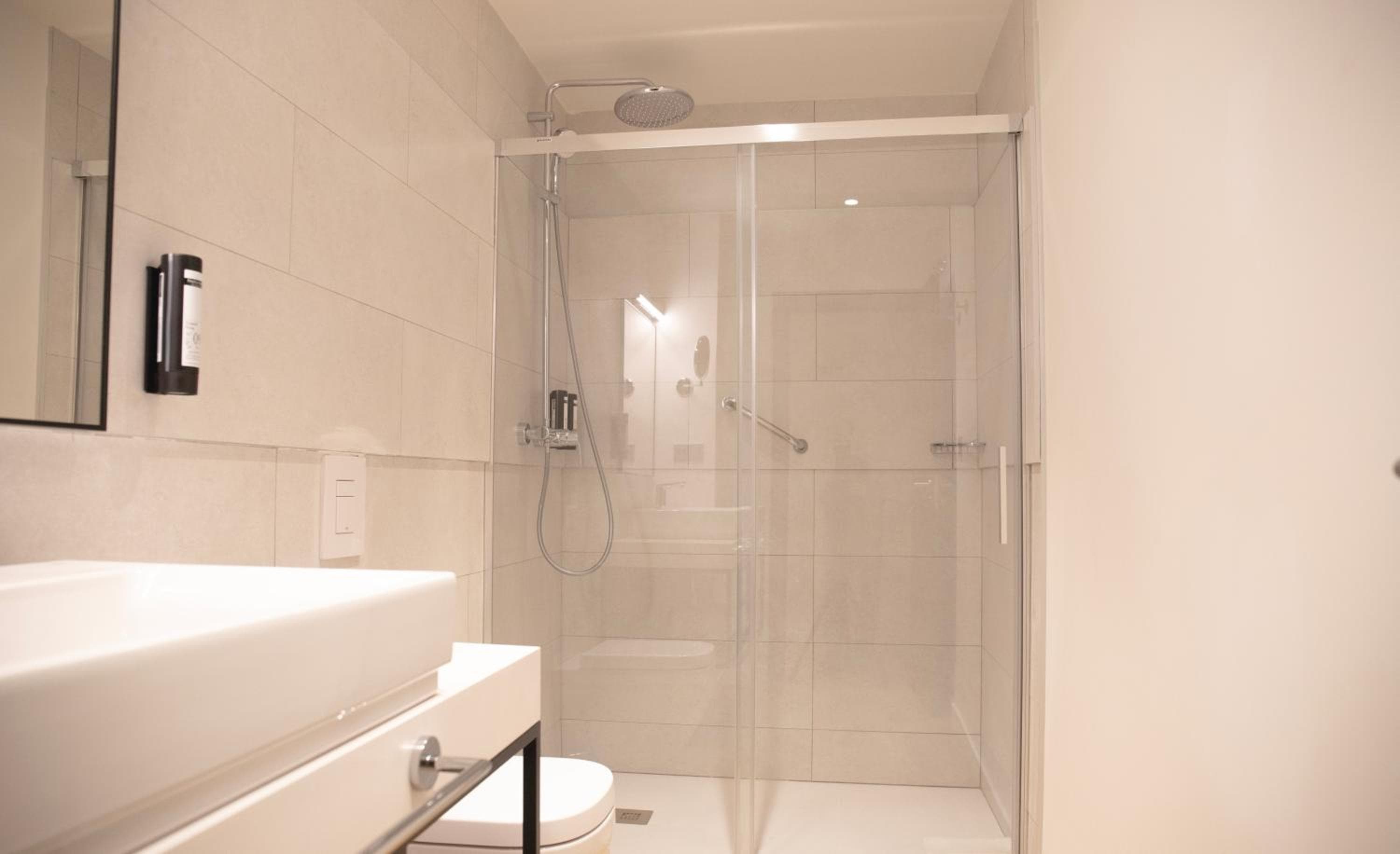 nQn Aparts & Suites Sevilla — 5