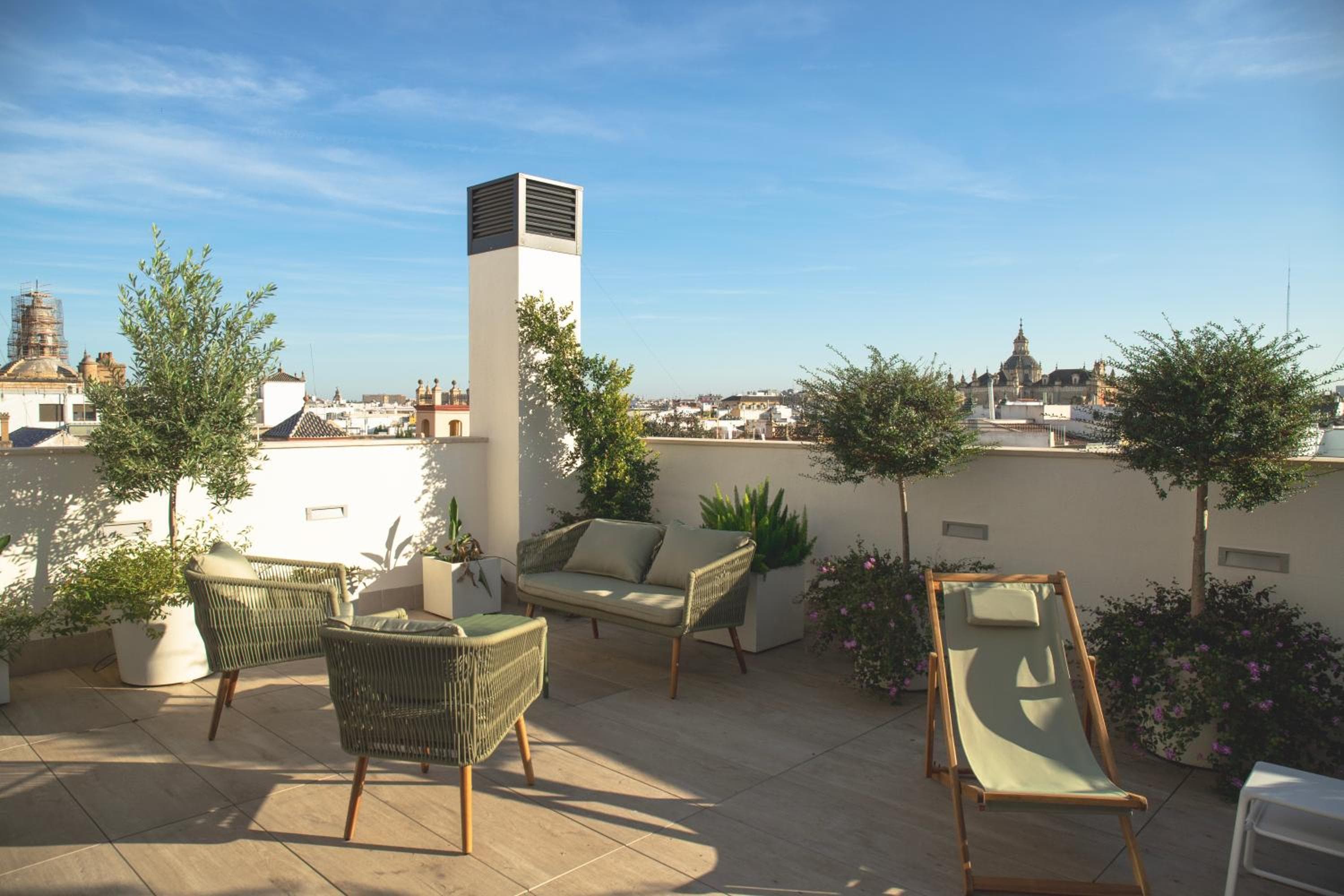 nQn Aparts & Suites Sevilla — 9