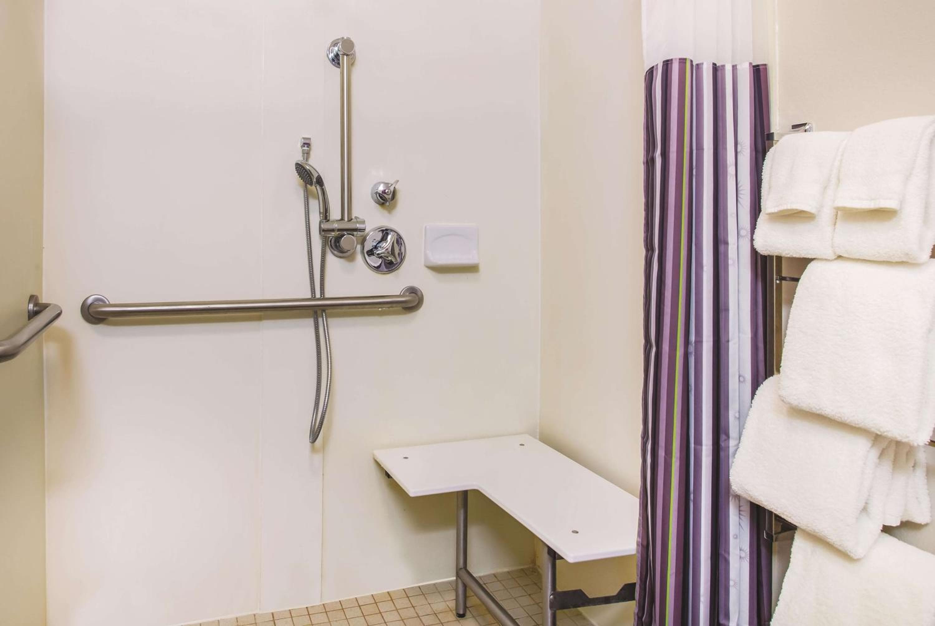 La Quinta by Wyndham Las Vegas Summerlin Tech — 22