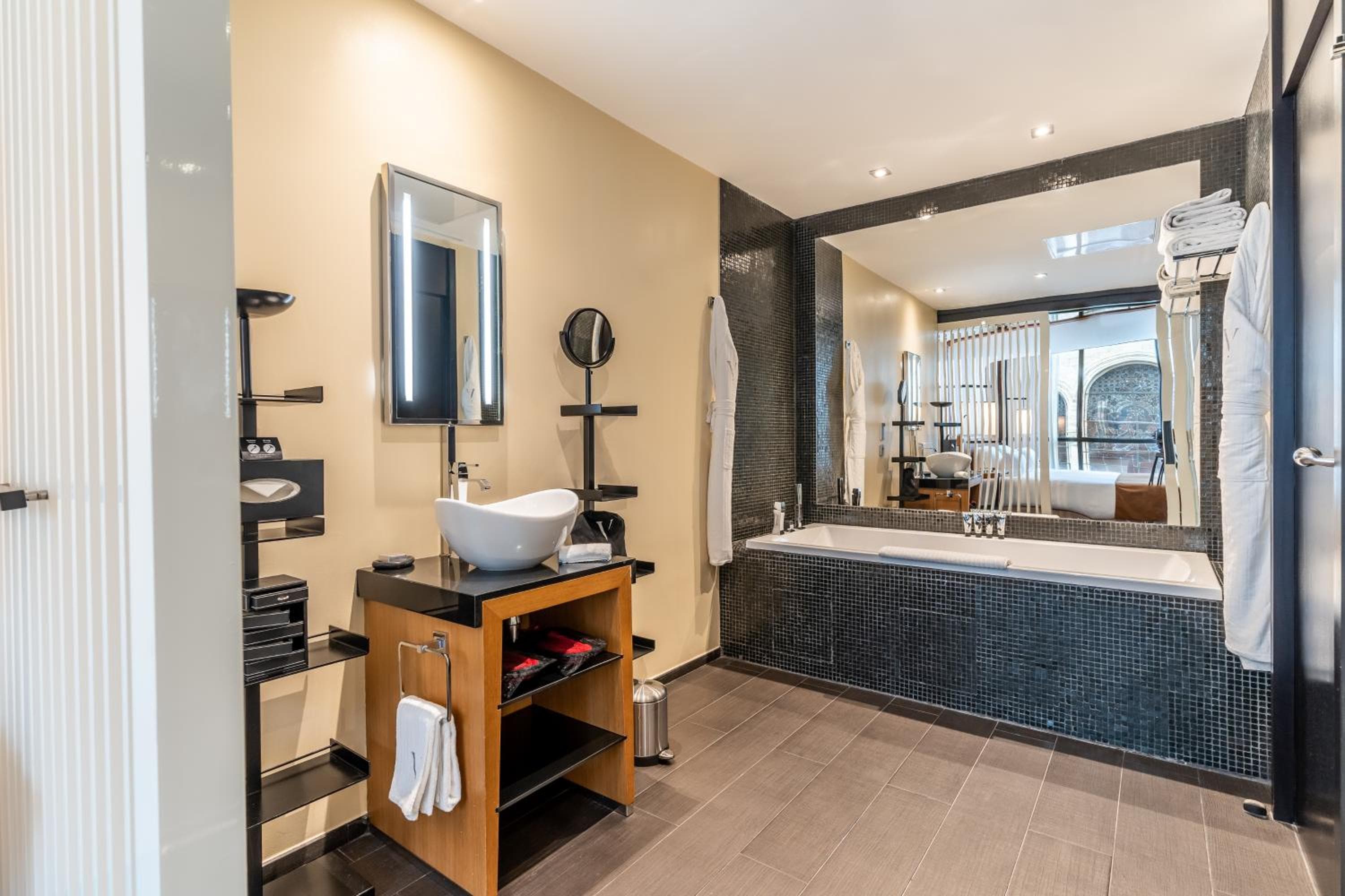 Five Seas Hotel Cannes, miembro de Design Hotels — 19