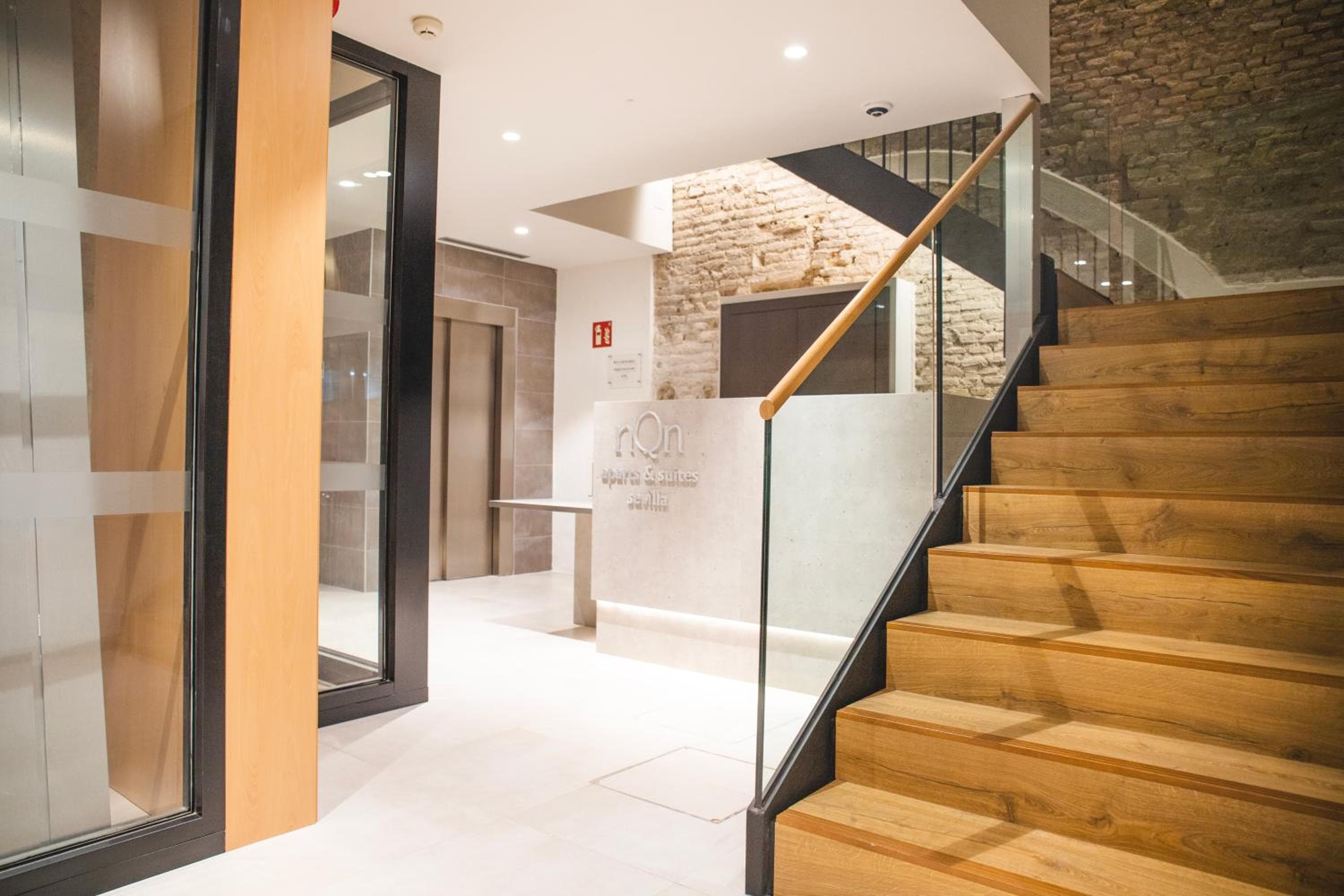 nQn Aparts & Suites Sevilla — 10