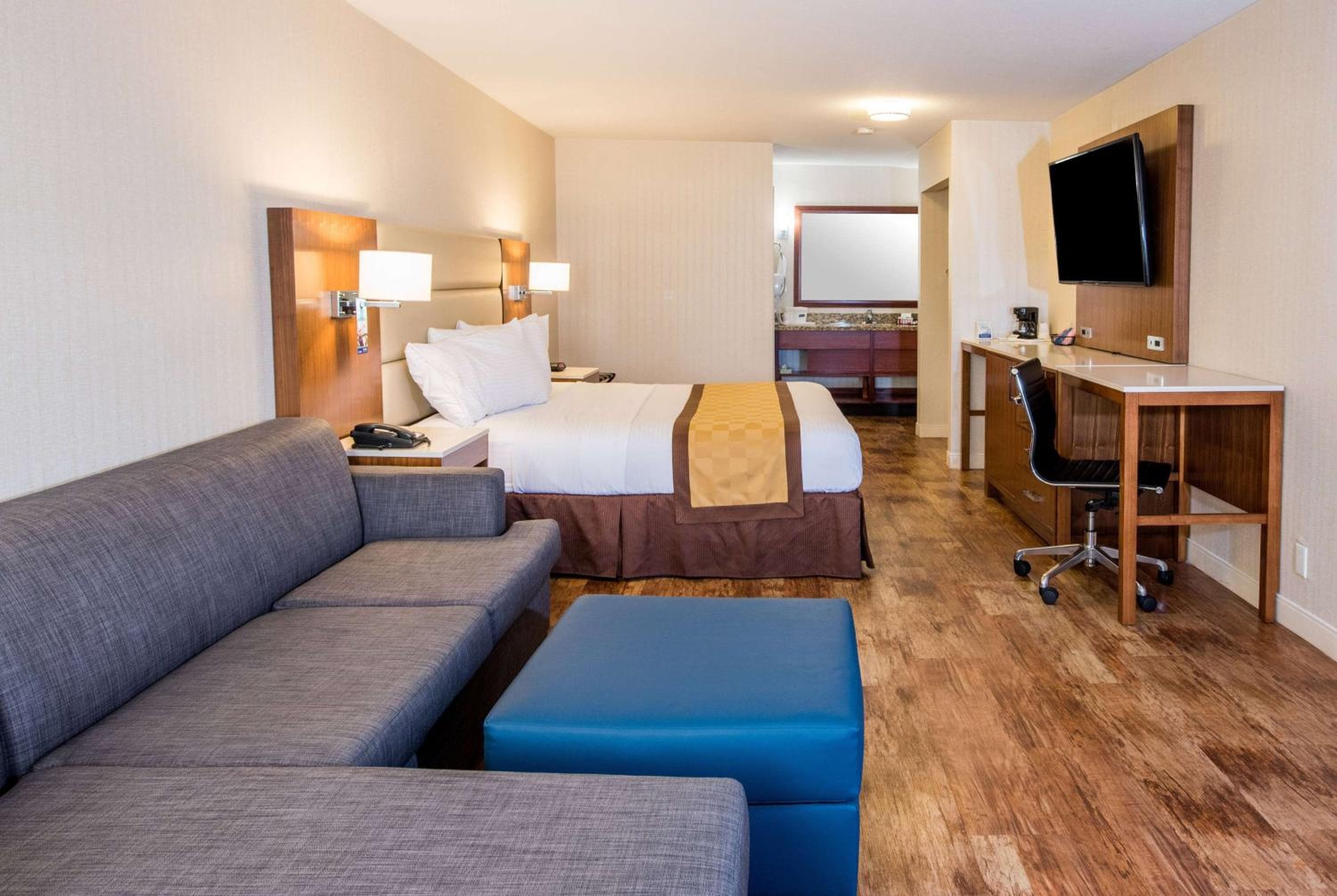 Travelodge by Wyndham Culver City — 23