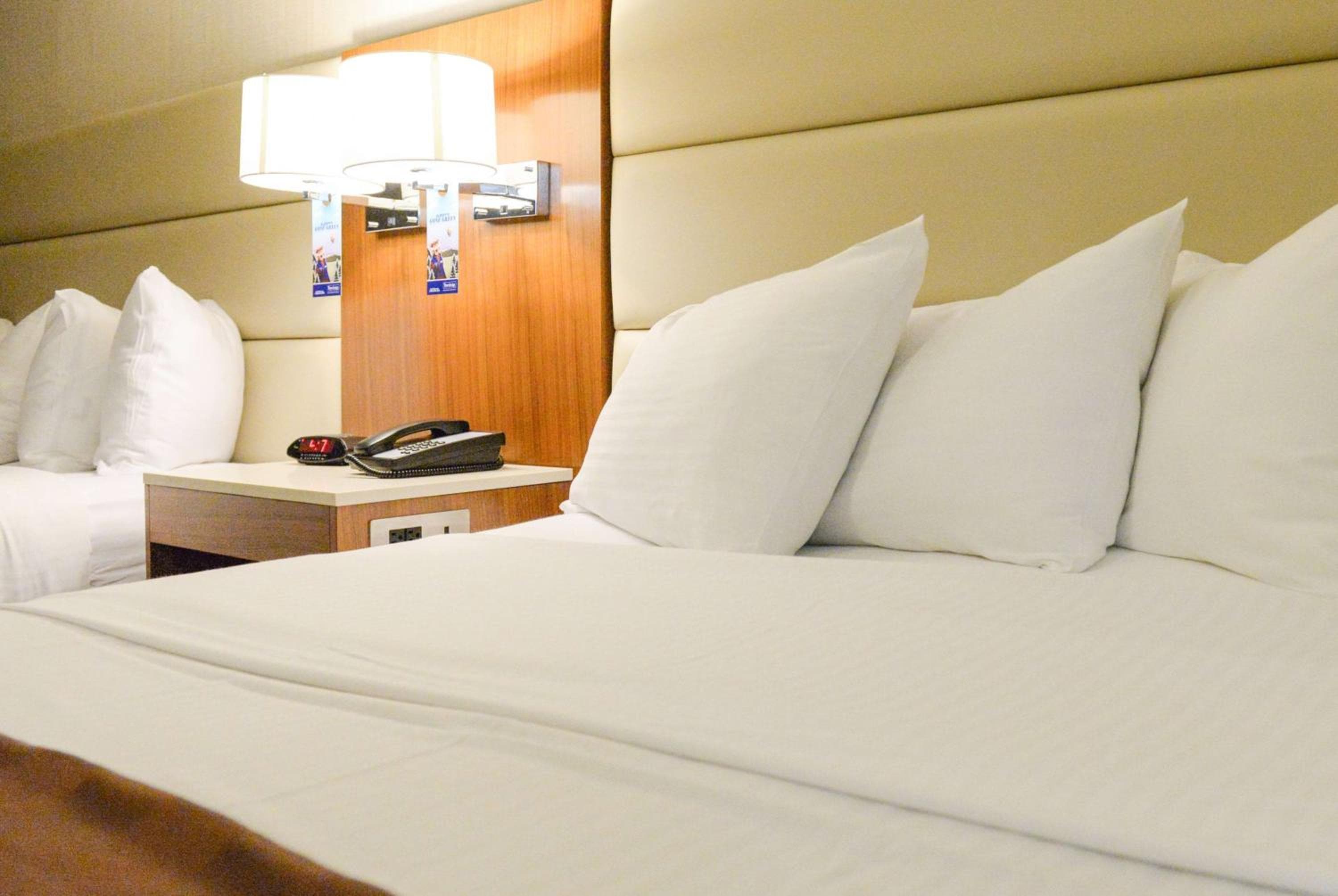 Travelodge by Wyndham Culver City — 25