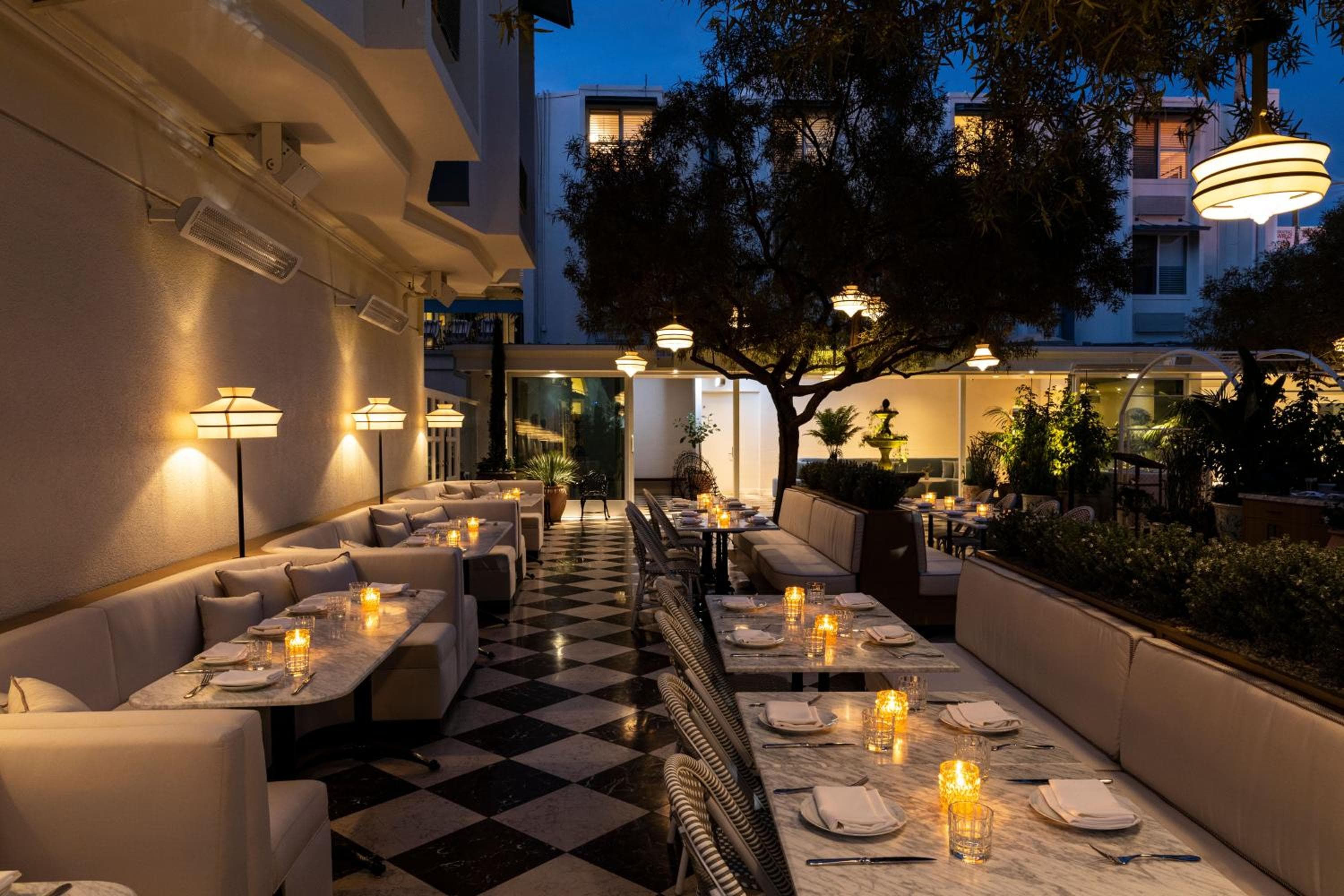 Short Stories Hotel Near The Grove — 8