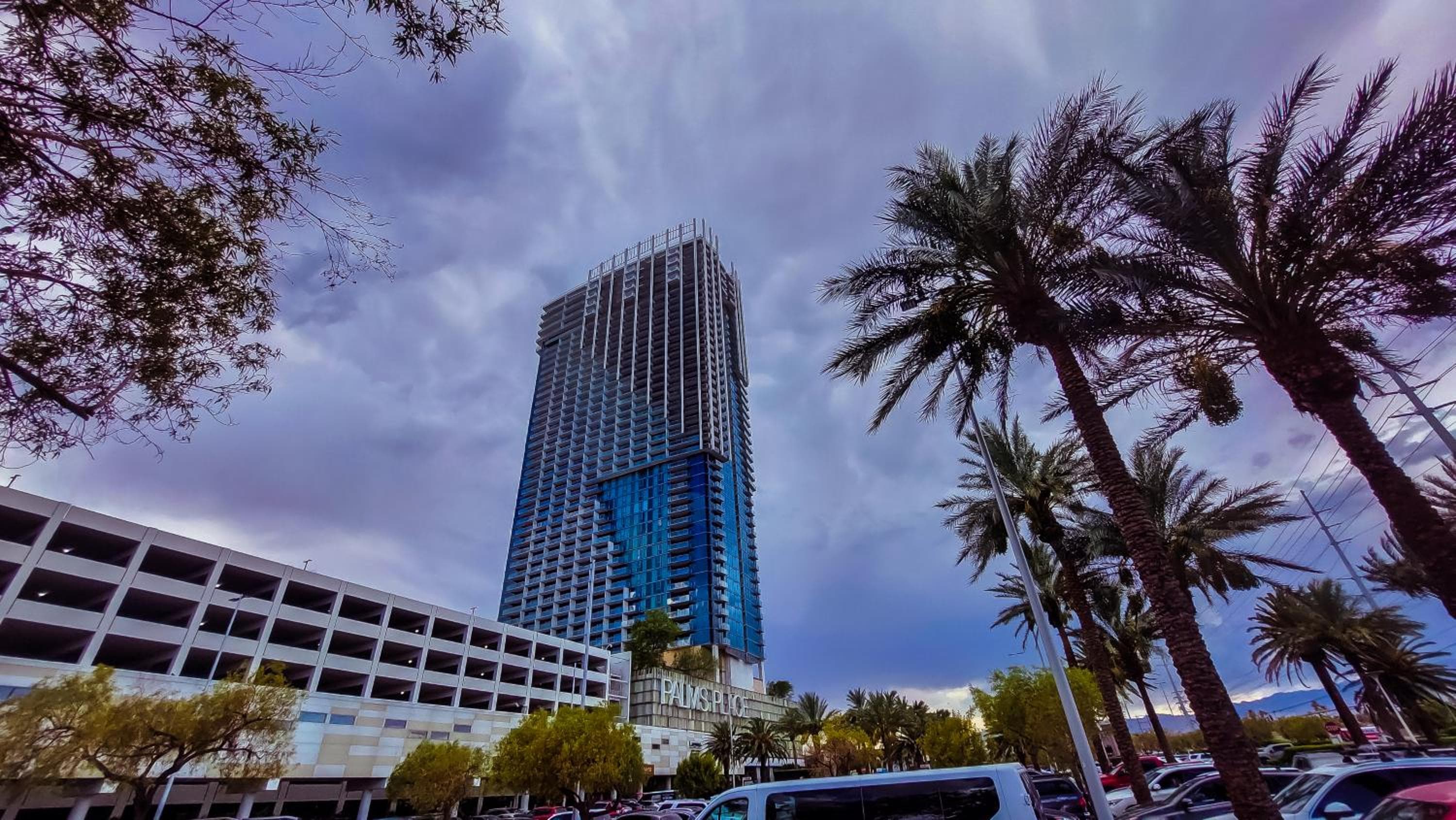 Luxury 53rd Flr Condo with Amazing Sunset View & Balcony NO ReFee at Palms Place — 1