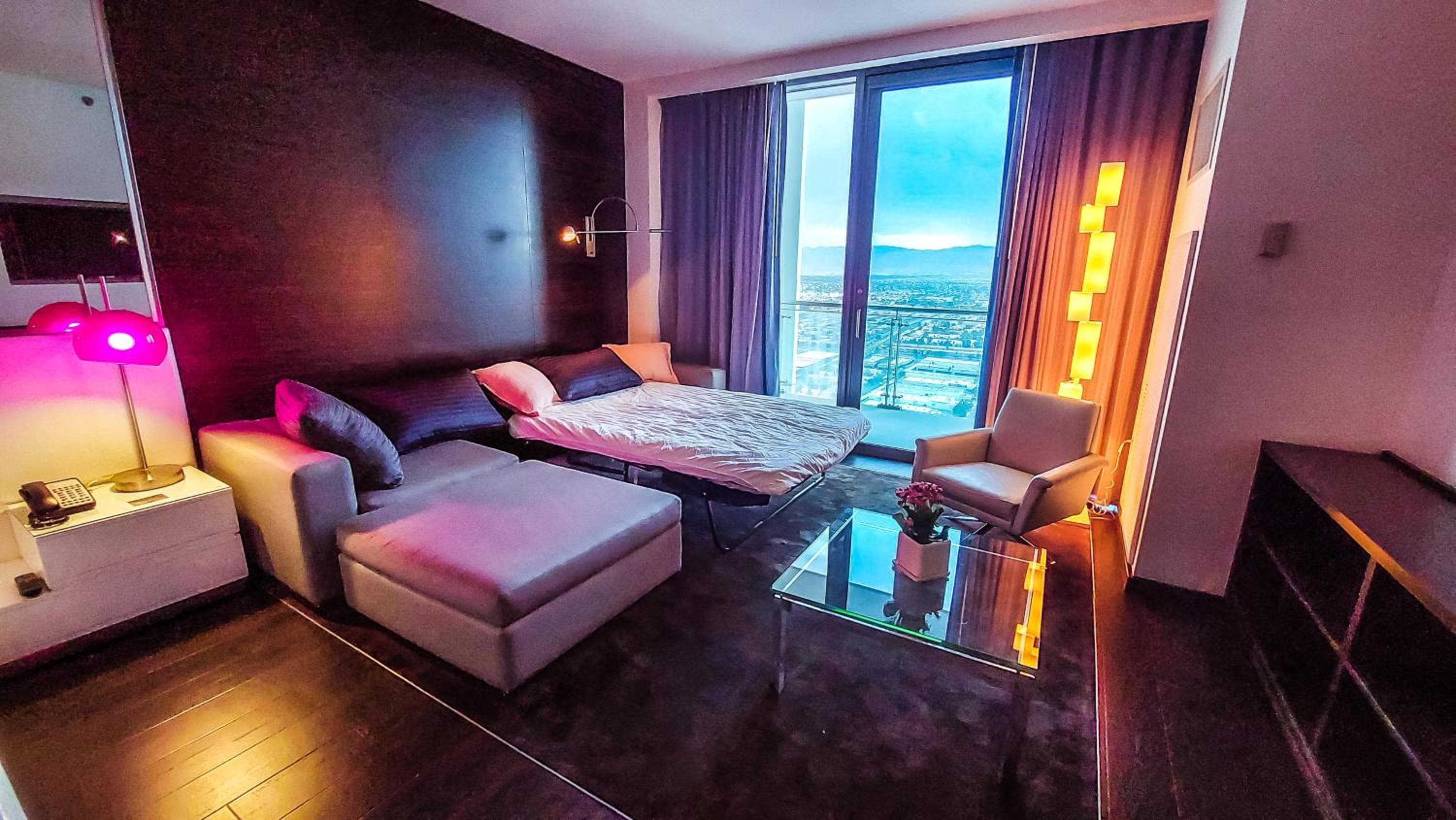 Luxury 53rd Flr Condo with Amazing Sunset View & Balcony NO ReFee at Palms Place — 2
