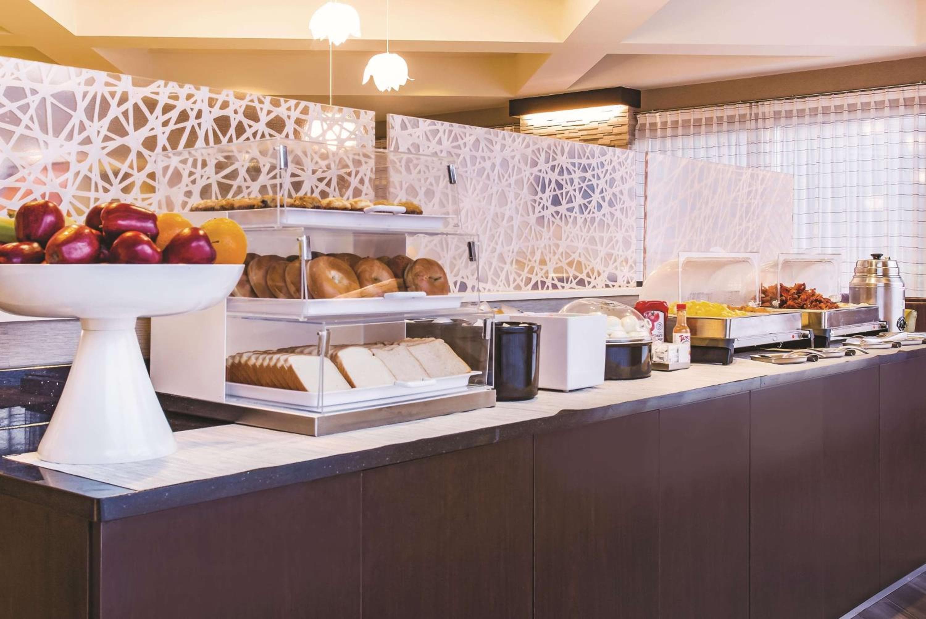 La Quinta by Wyndham Las Vegas Summerlin Tech — 24