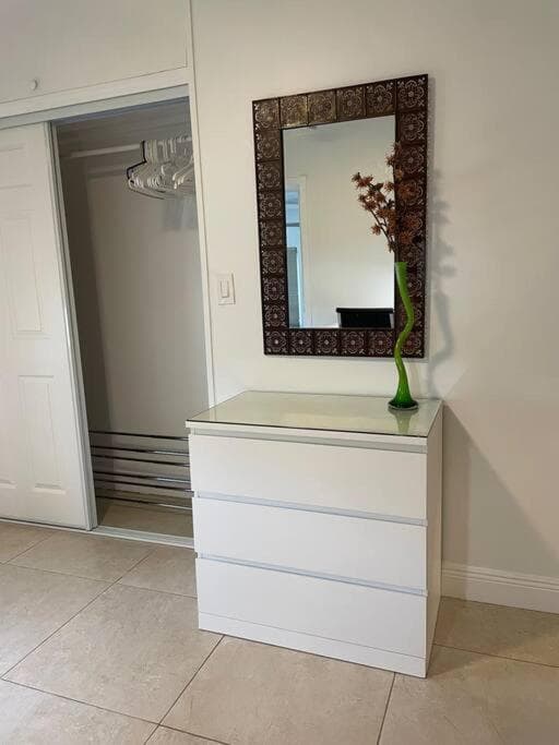 Comfortable modern apartment- central location. — 25