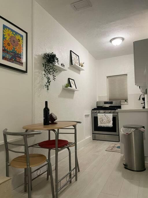 Cómodo apartamento moderno-ubicación céntrica. — 30