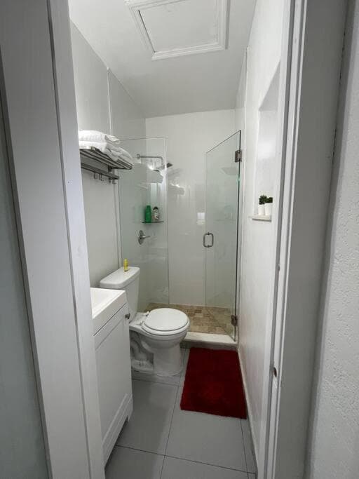 Cómodo apartamento moderno-ubicación céntrica. — 24