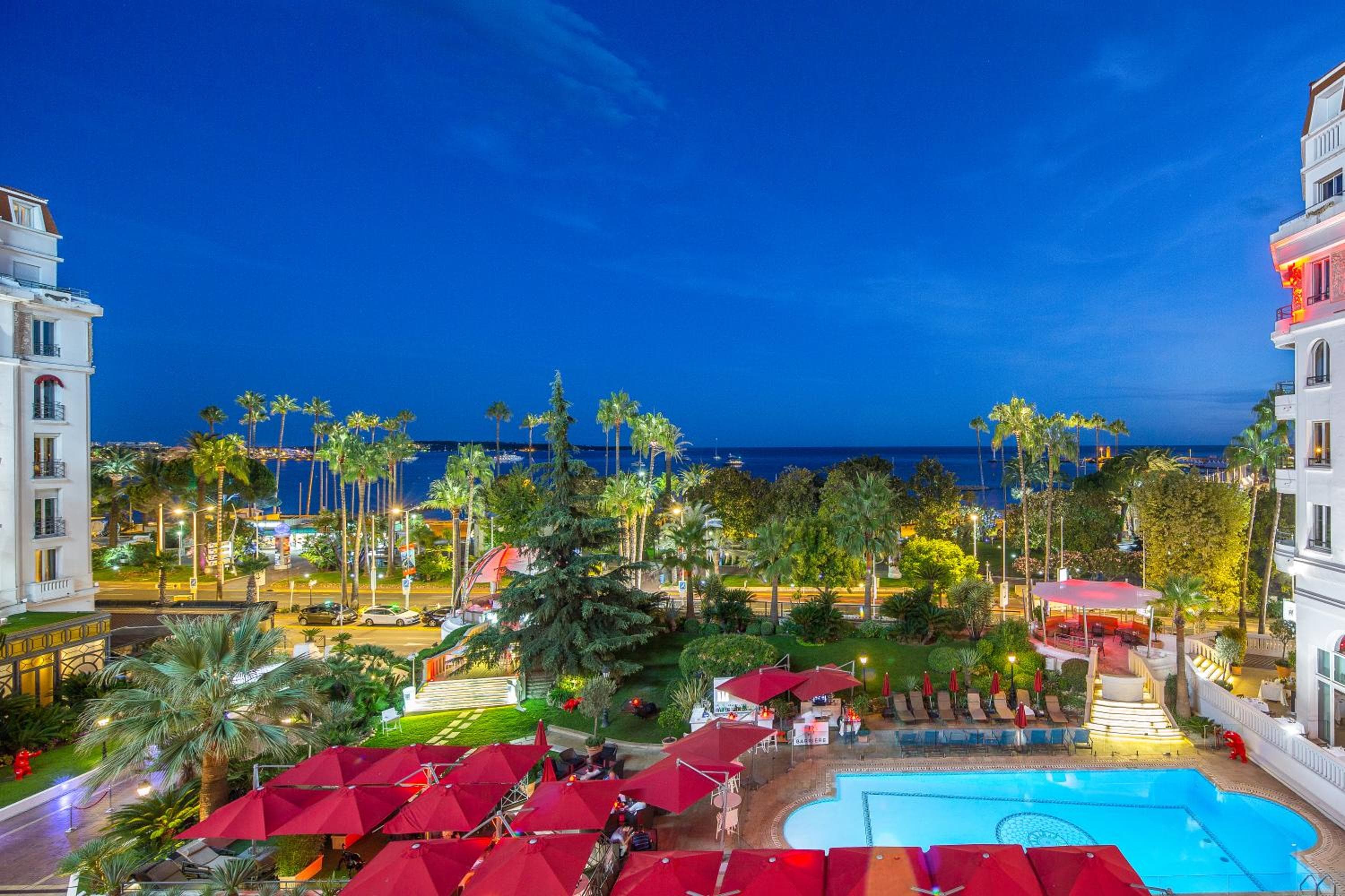 Hotel Barrière Le Majestic Cannes — 11