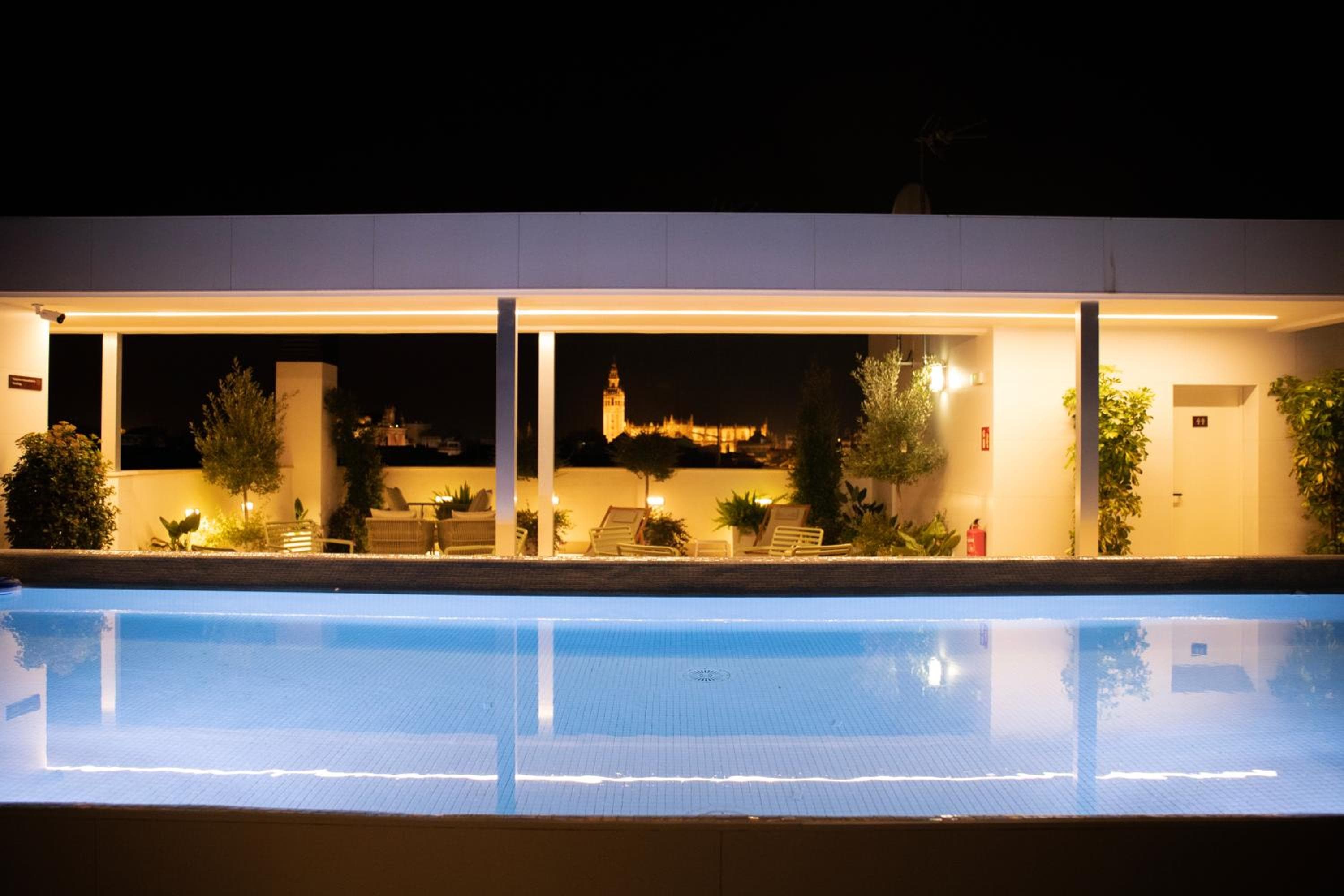 nQn Aparts & Suites Sevilla — 8