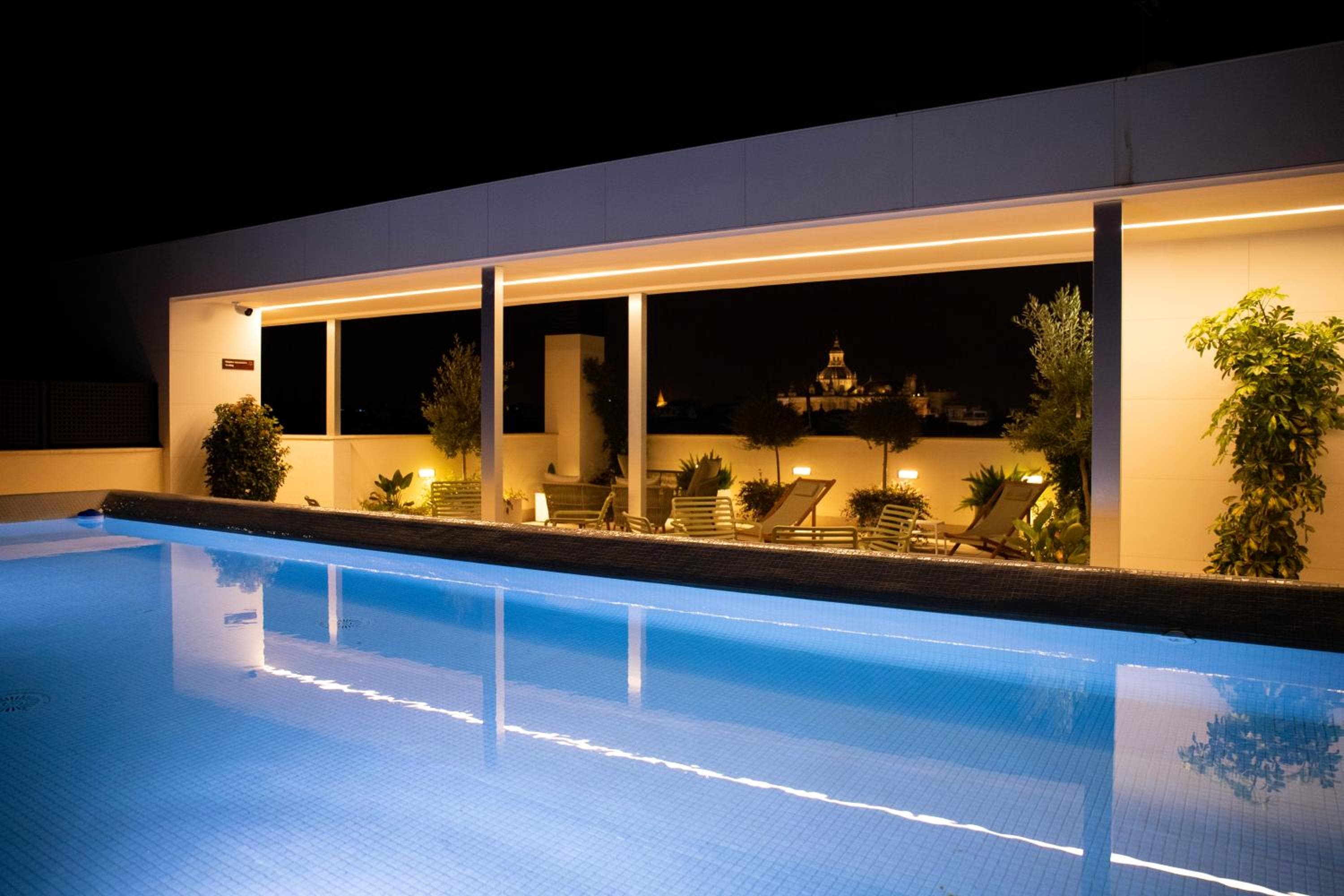 nQn Aparts & Suites Sevilla — 9