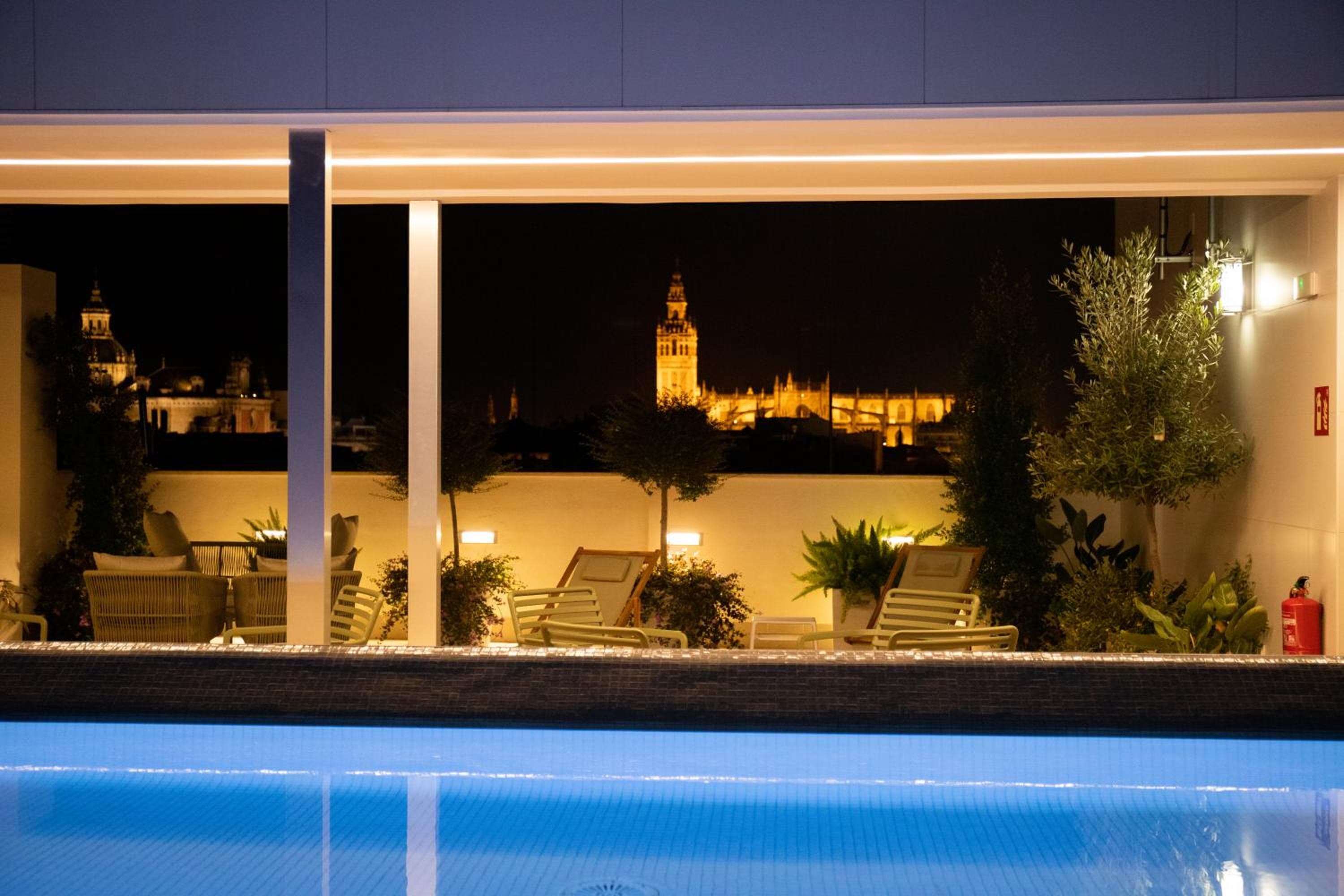 nQn Aparts & Suites Sevilla — 11
