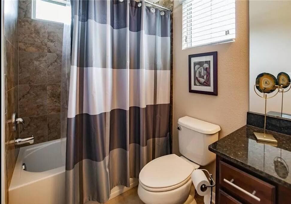 2 King Bed Hot Tub Home — 20