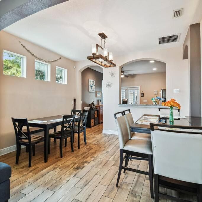 2 King Bed Hot Tub Home — 19