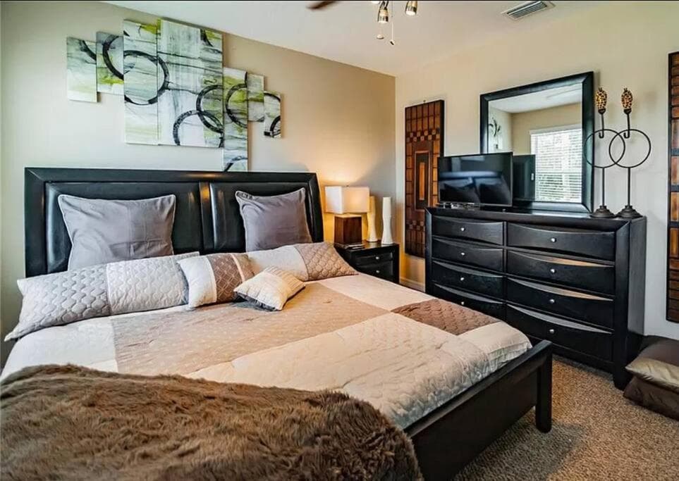 2 King Bed Hot Tub Home — 24