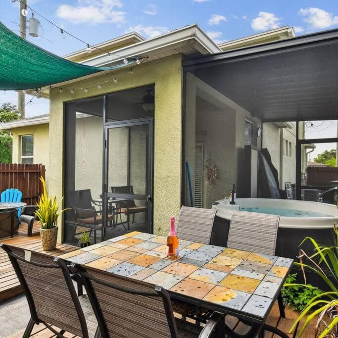 2 King Bed Hot Tub Home — 1