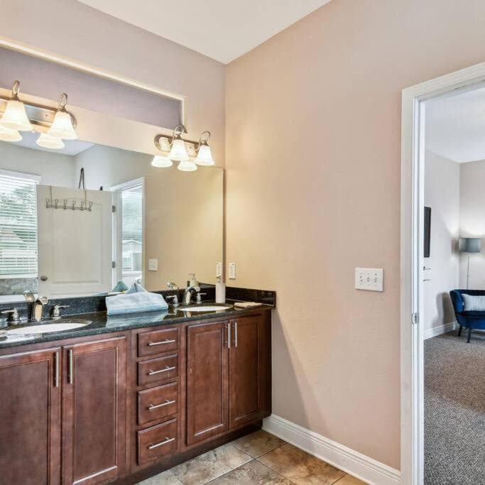 2 King Bed Hot Tub Home — 15