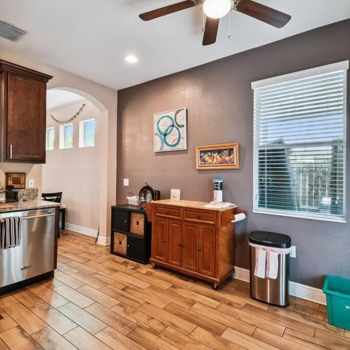 2 King Bed Hot Tub Home — 17