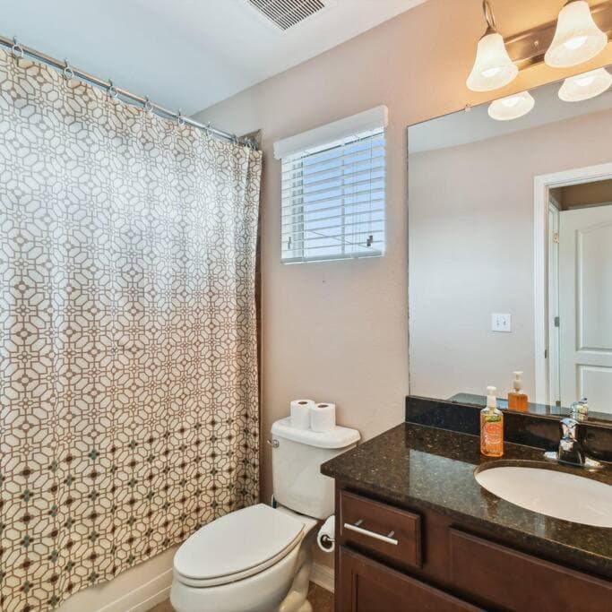 2 King Bed Hot Tub Home — 27