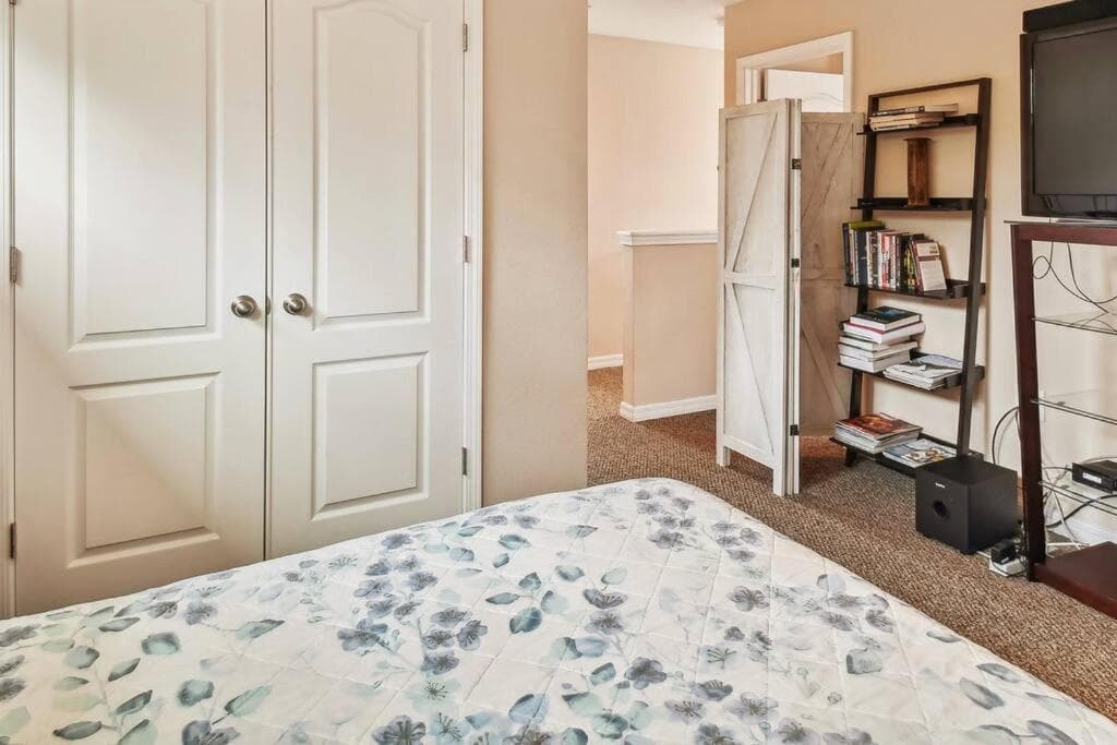 2 King Bed Hot Tub Home — 15