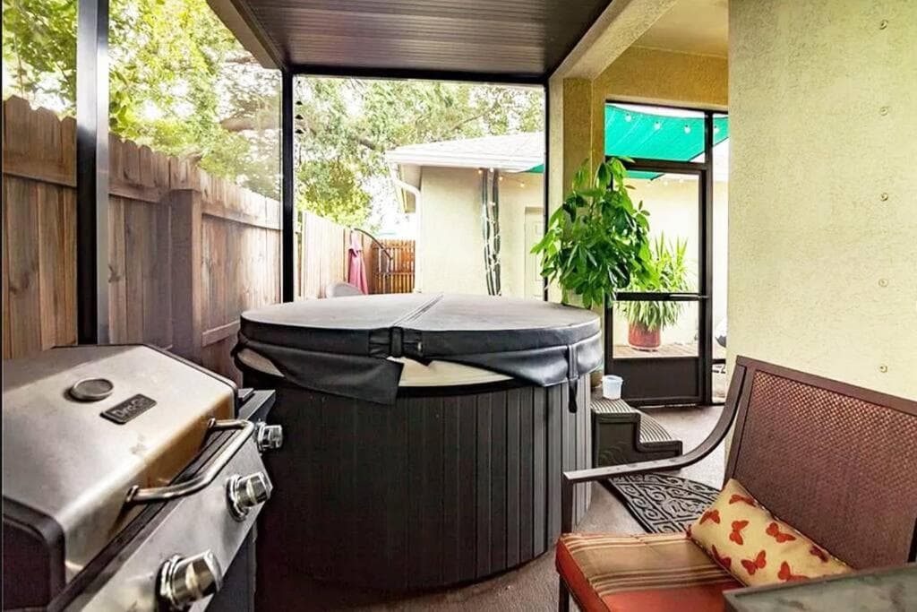 2 King Bed Hot Tub Home — 29
