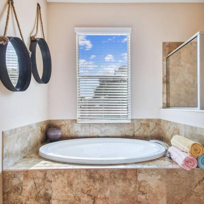2 King Bed Hot Tub Home — 6