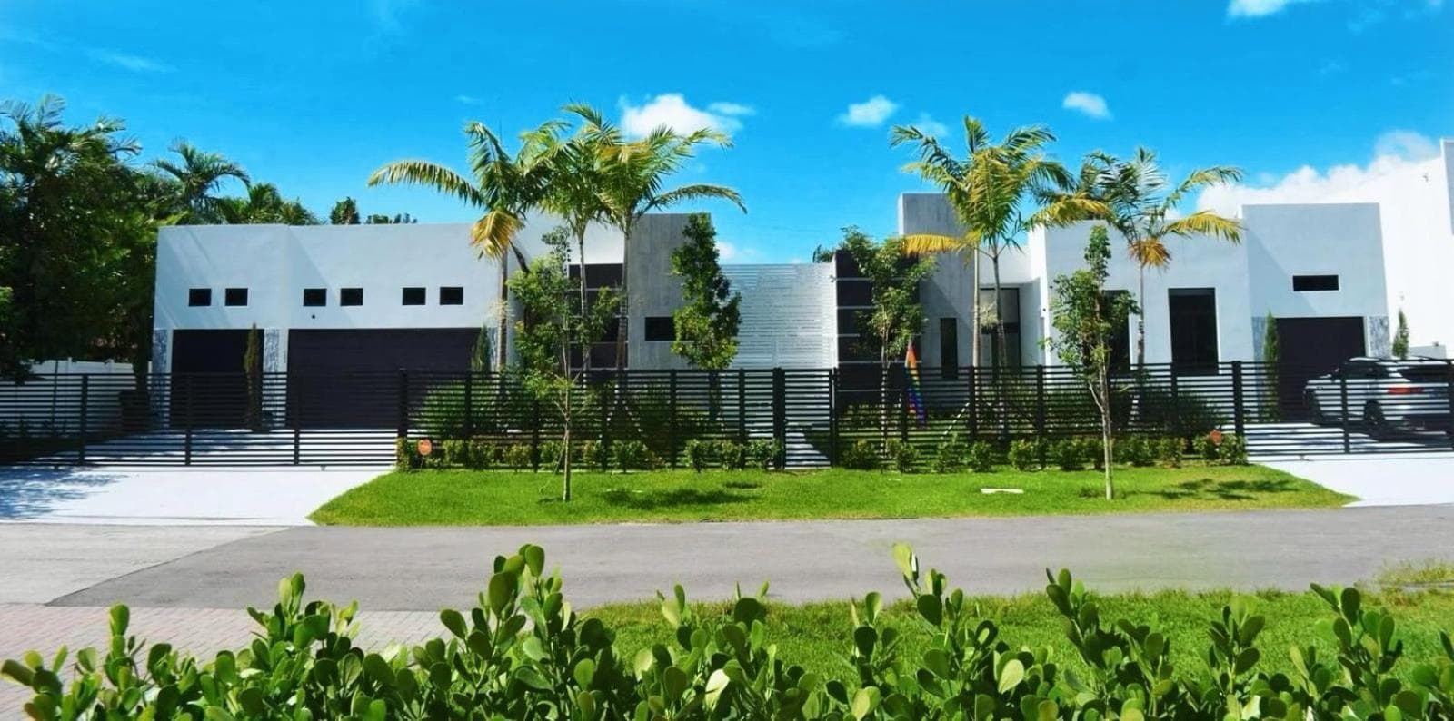 Men only clothing option guesthouse near Wilton Manors — 1