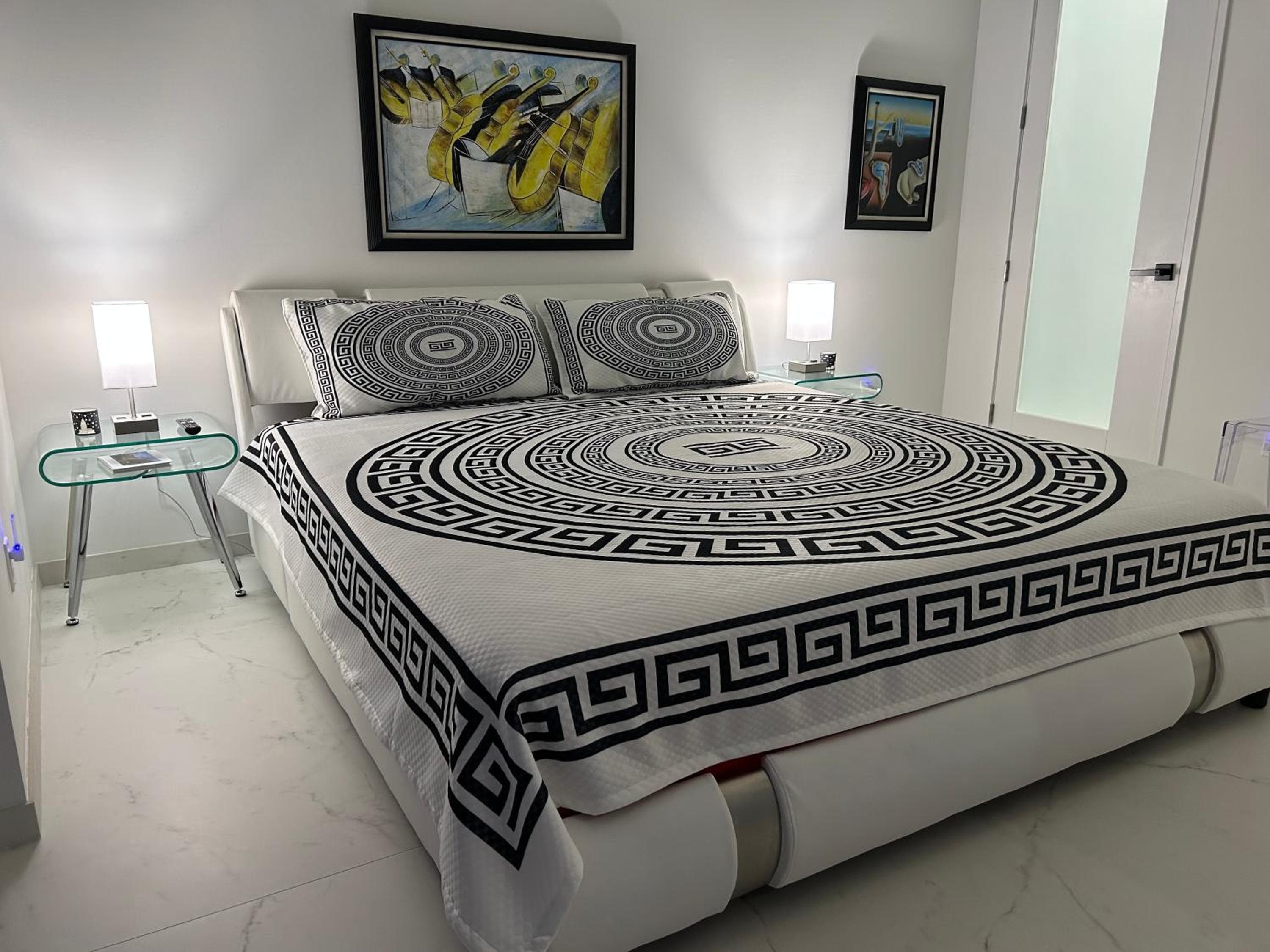 Men only clothing option guesthouse near Wilton Manors — 27