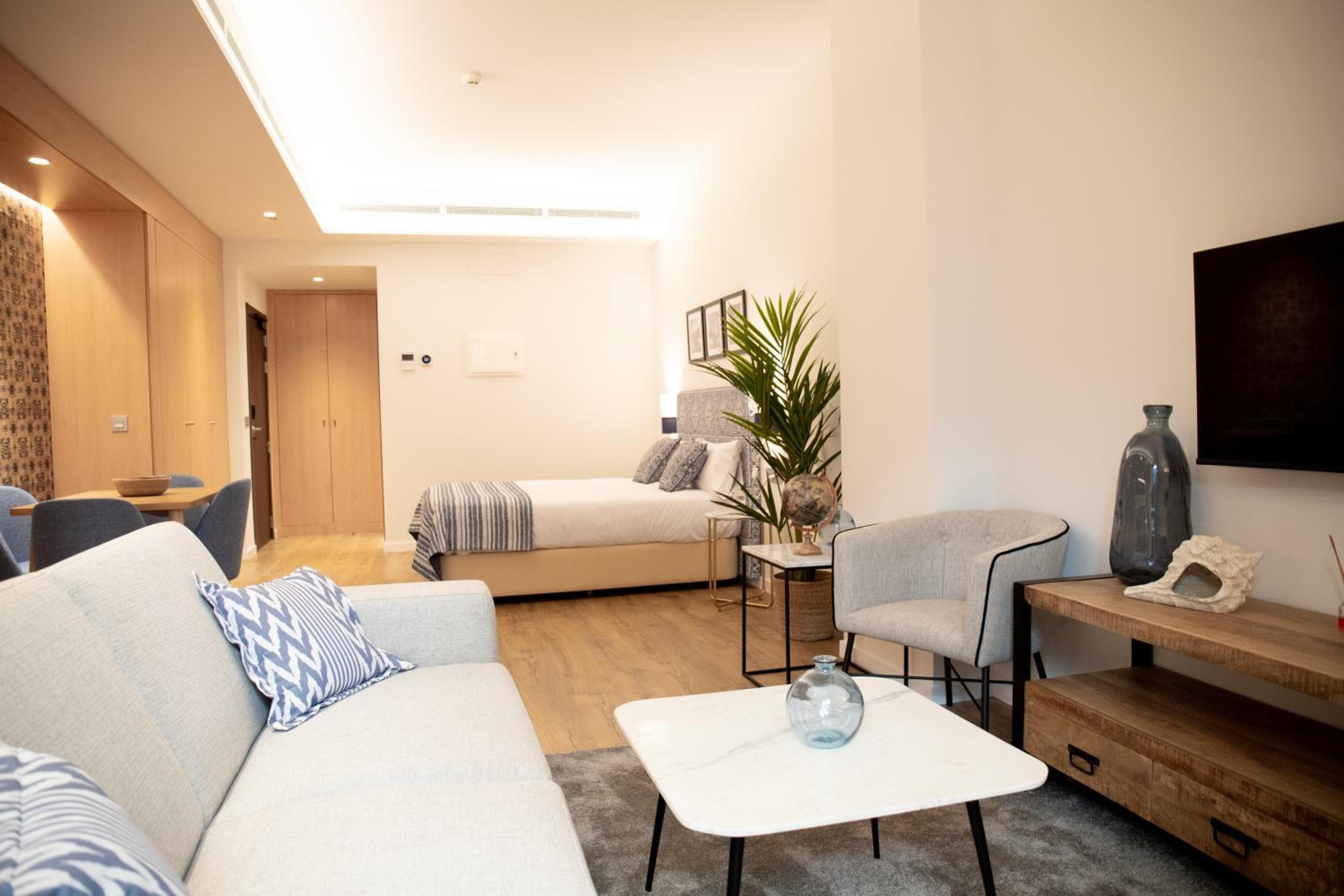 nQn Aparts & Suites Sevilla — 28