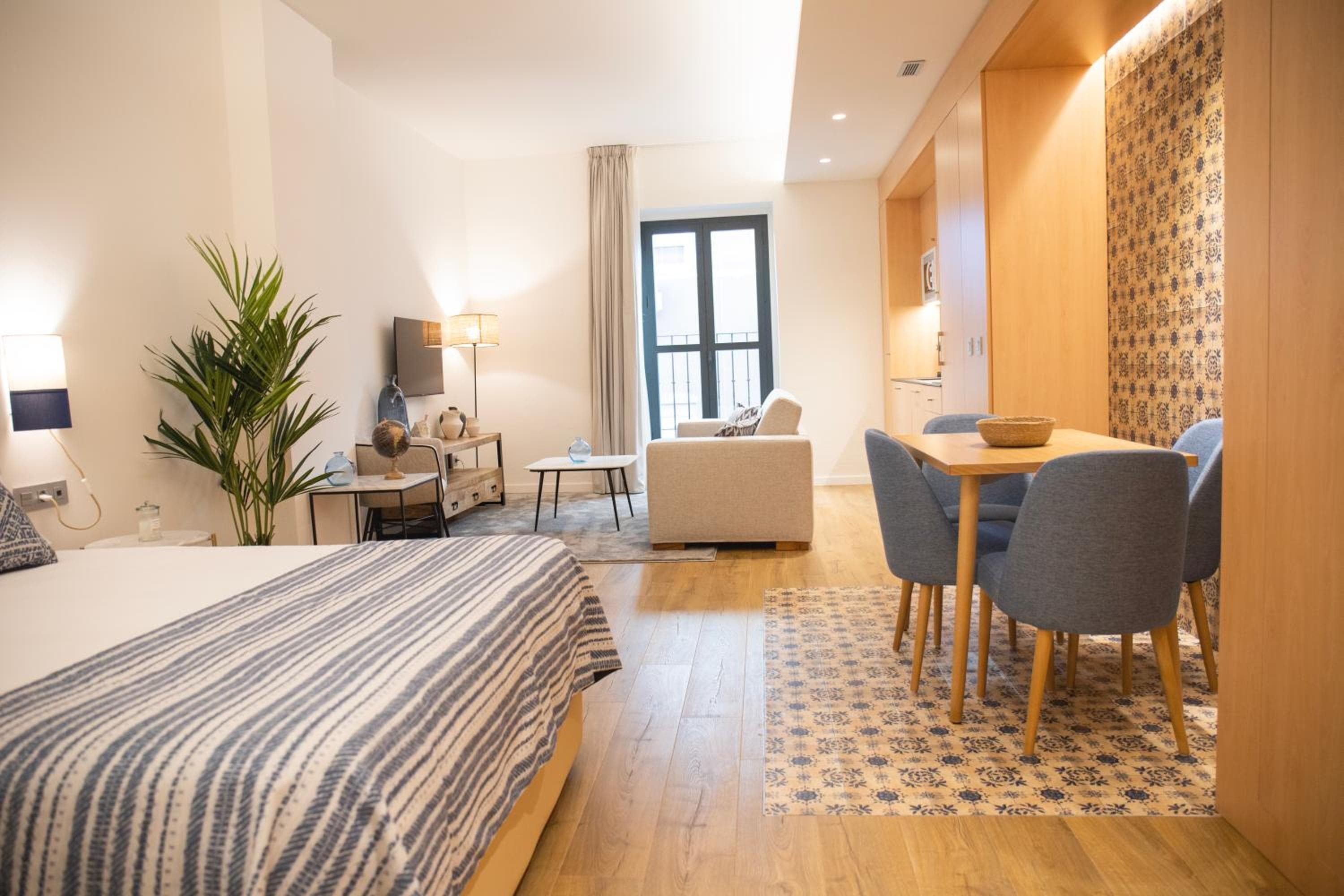 nQn Aparts & Suites Sevilla — 11
