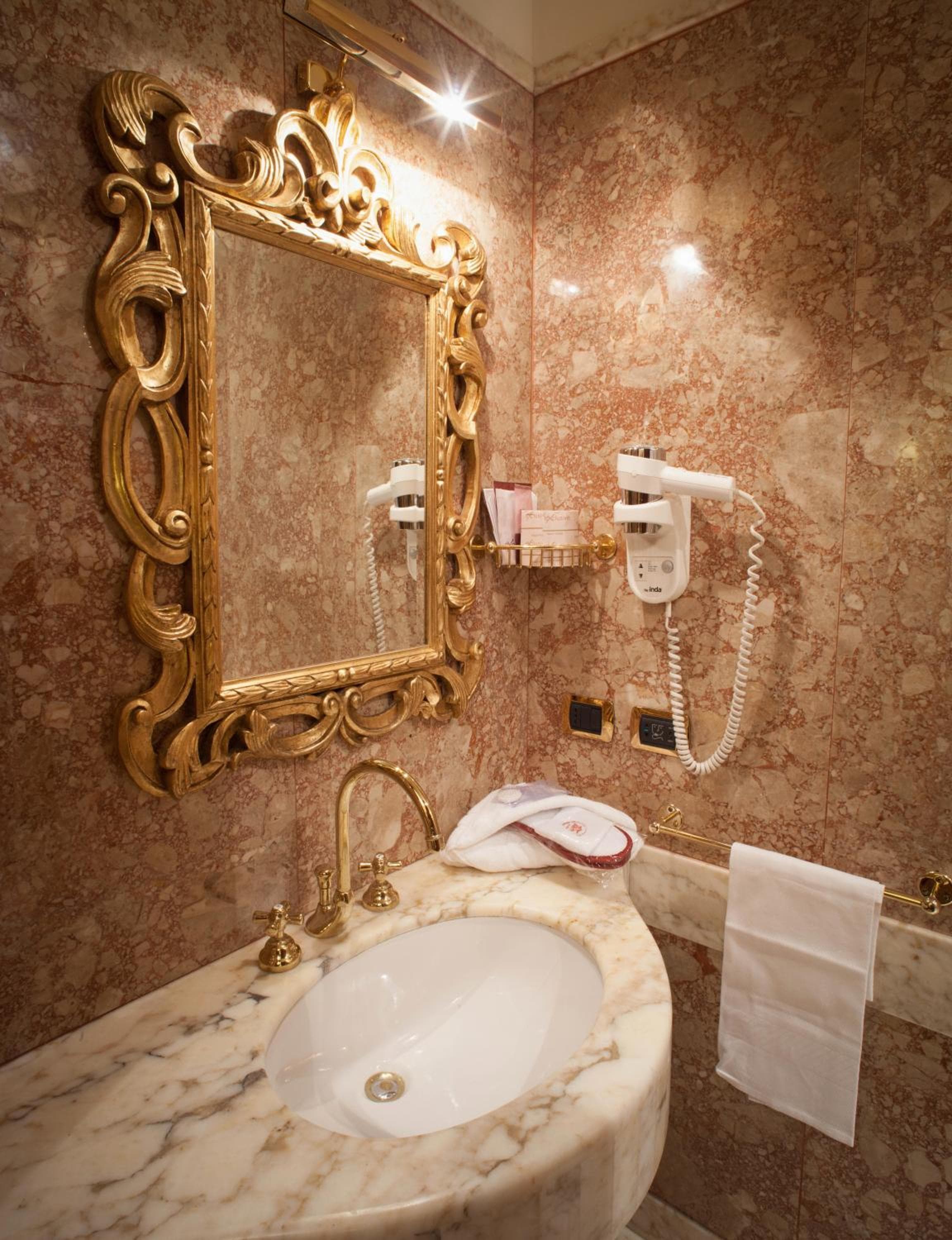 Hotel Des Epoques — 14
