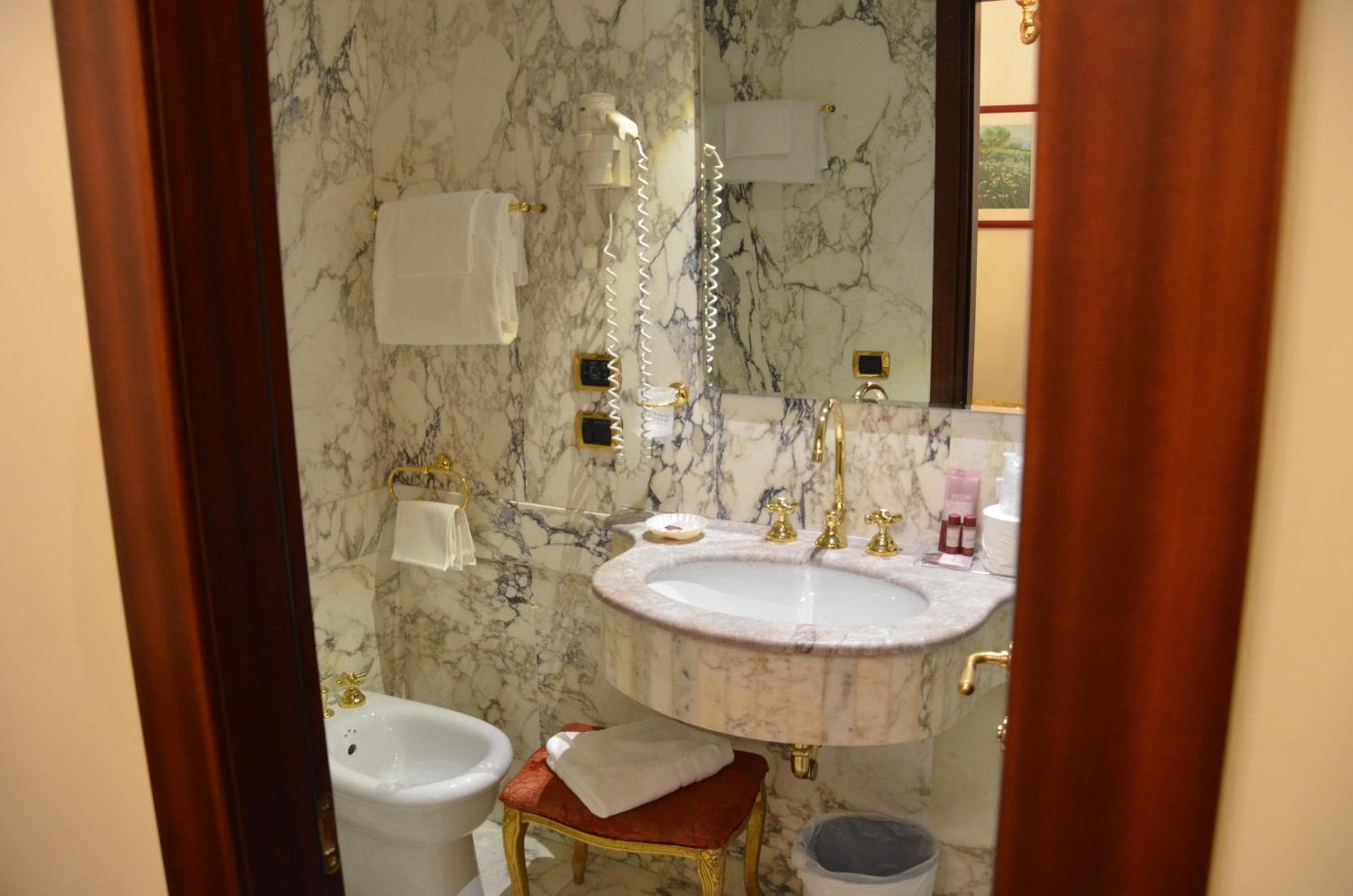 Hotel Des Epoques — 22
