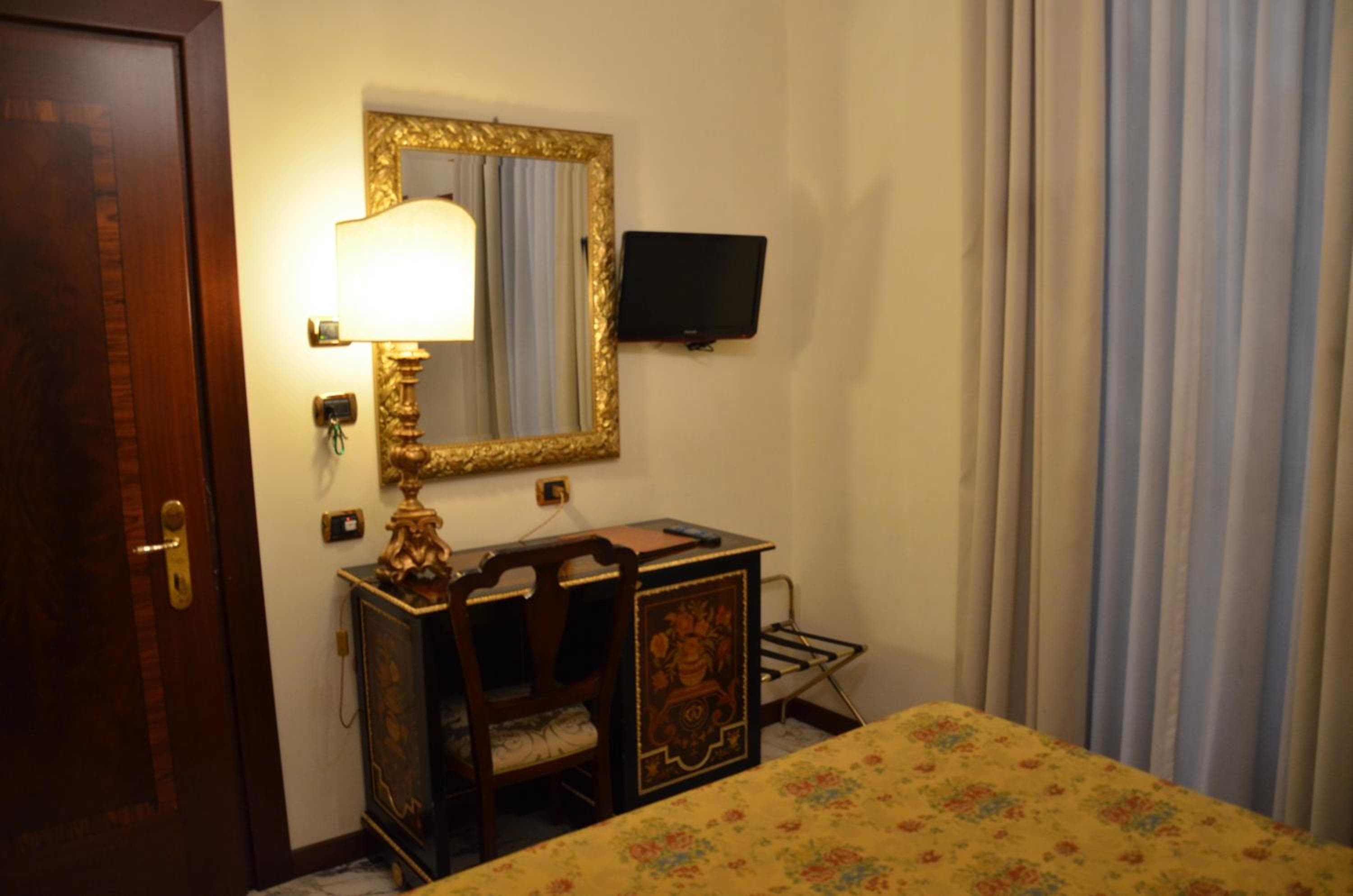 Hotel Des Epoques — 26